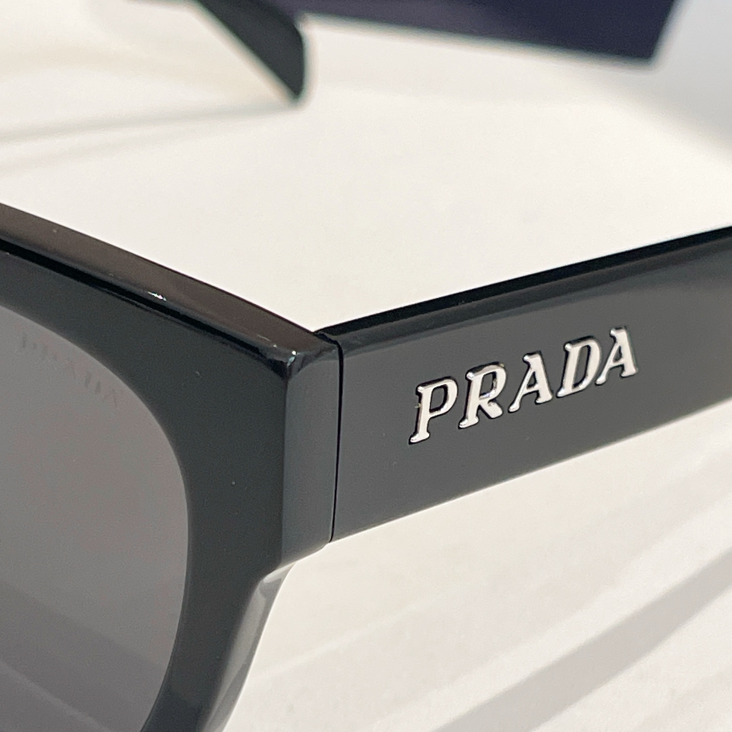 Prada 普拉达墨镜