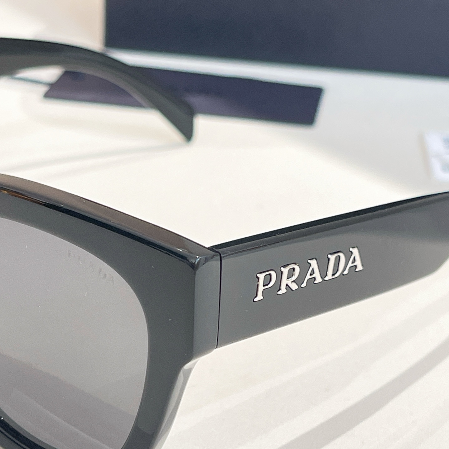 Prada 普拉达墨镜