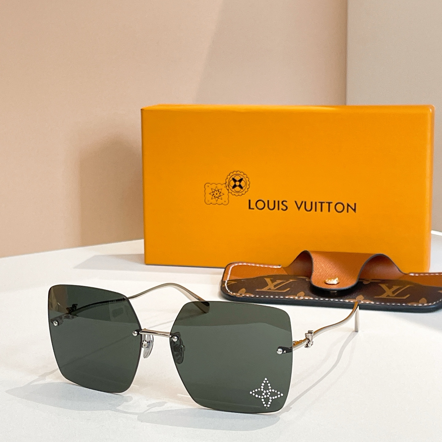 Louis Vuitton LOUIS VUITTO*太阳眼镜