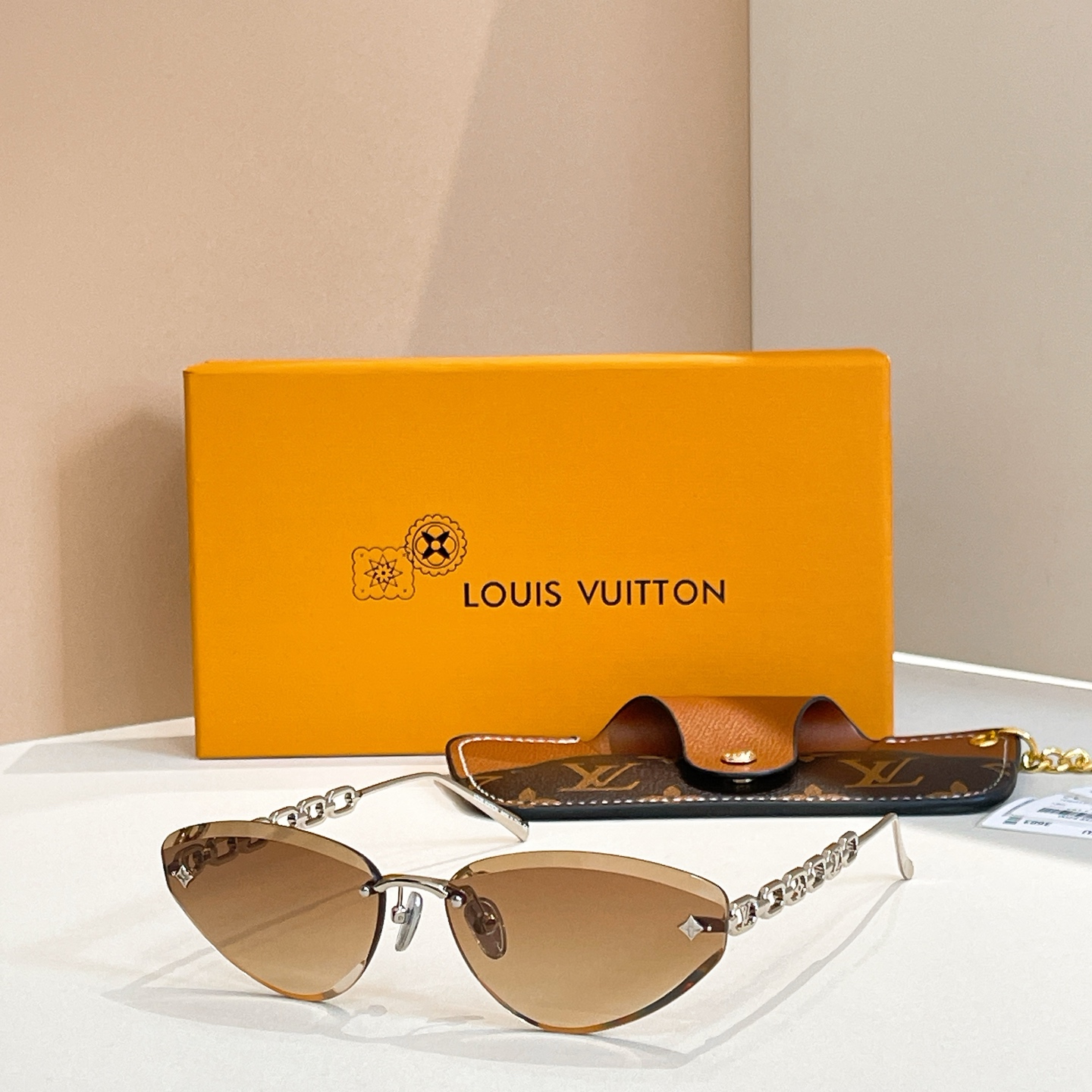 LOUIS VUITTO*✨✨✨MODEL：Z3015U✨✨✨ SIZE：61口15-140✨✨✨