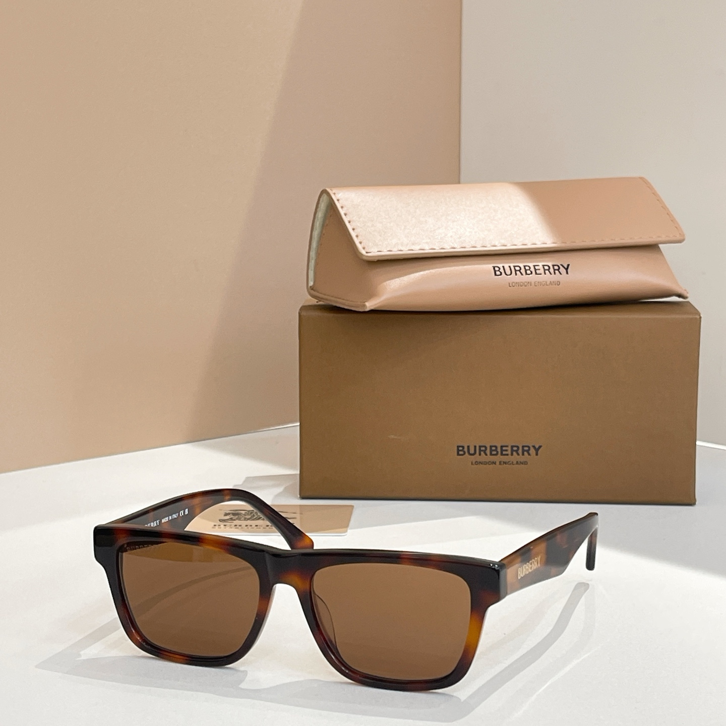 BURBERRY 太阳镜 板材 方形 玳瑁色