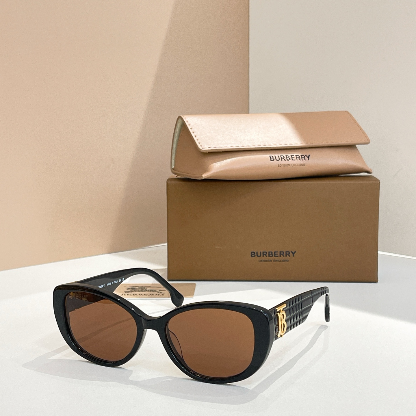 BURBERRY 太阳镜 板材 猫眼 黑色