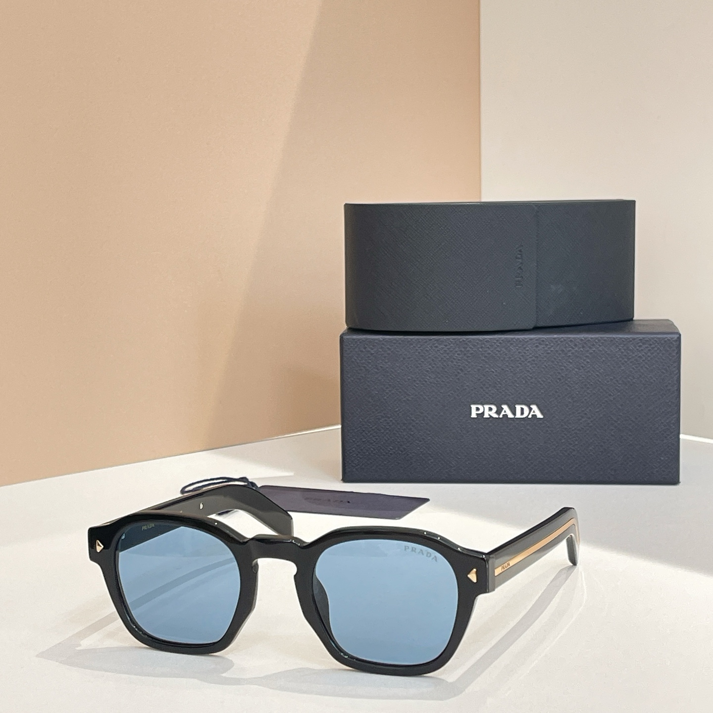 Prada 普拉达墨镜