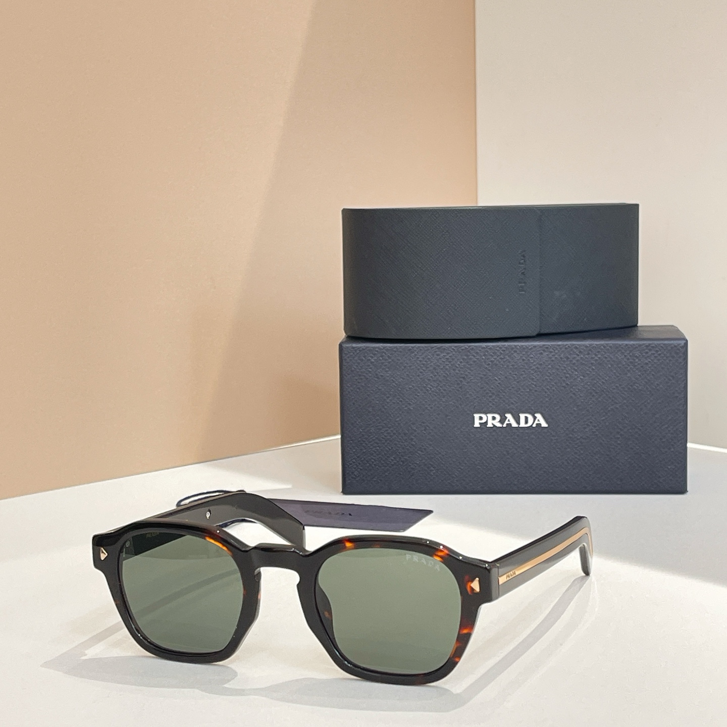 Prada 普拉达墨镜