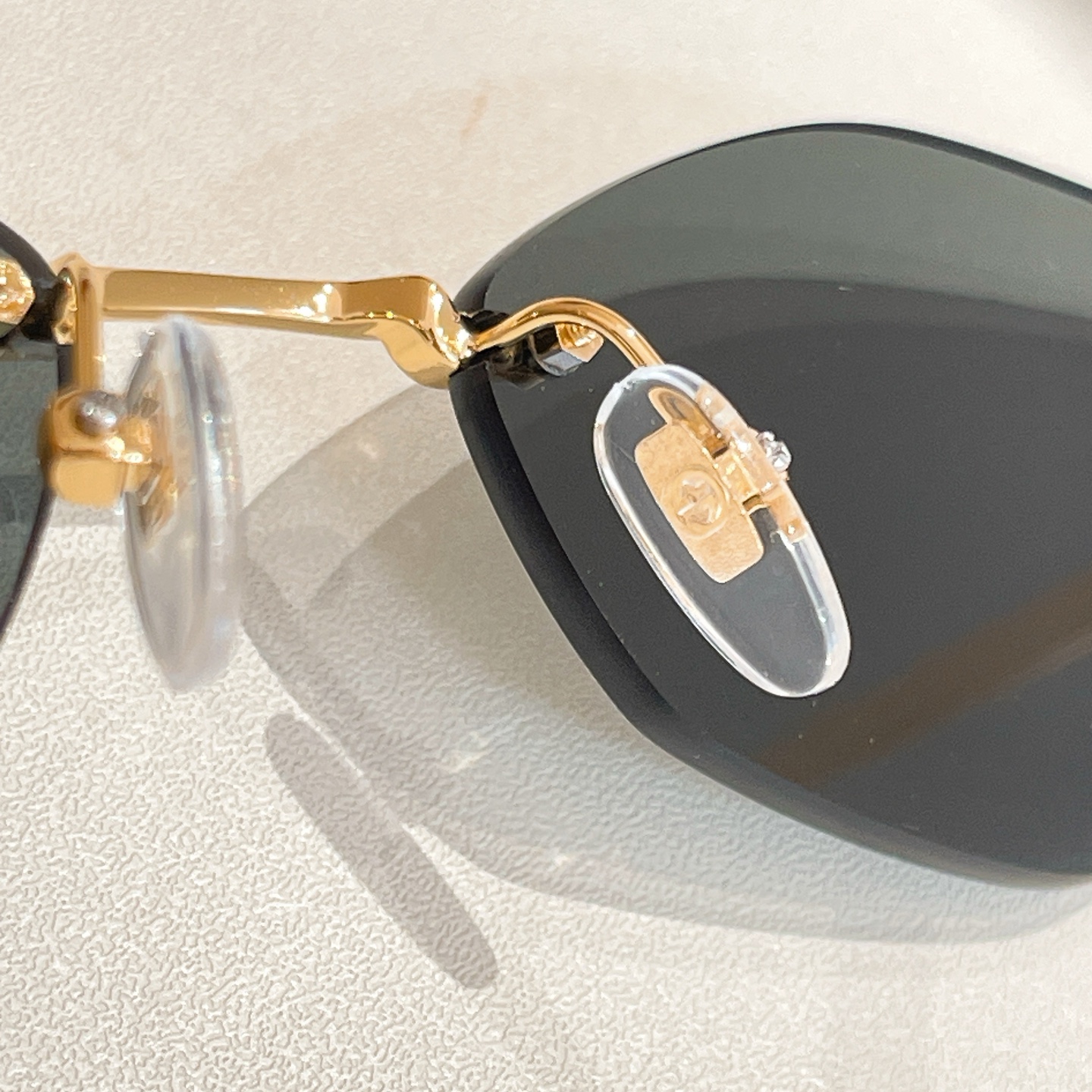 GUCCI🐝🐝🐝MODEL：GG2102SK🐝🐝🐝SIZE59口15-145🐝🐝🐝