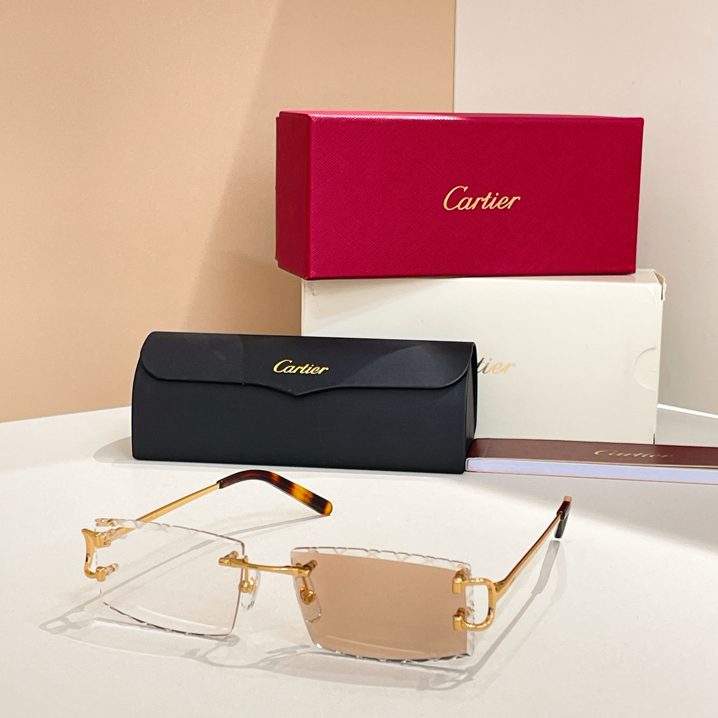 Cartie*✨✨✨MODEL：CT0103O✨✨✨SIZE：56口18-135✨太阳镜，变色片
