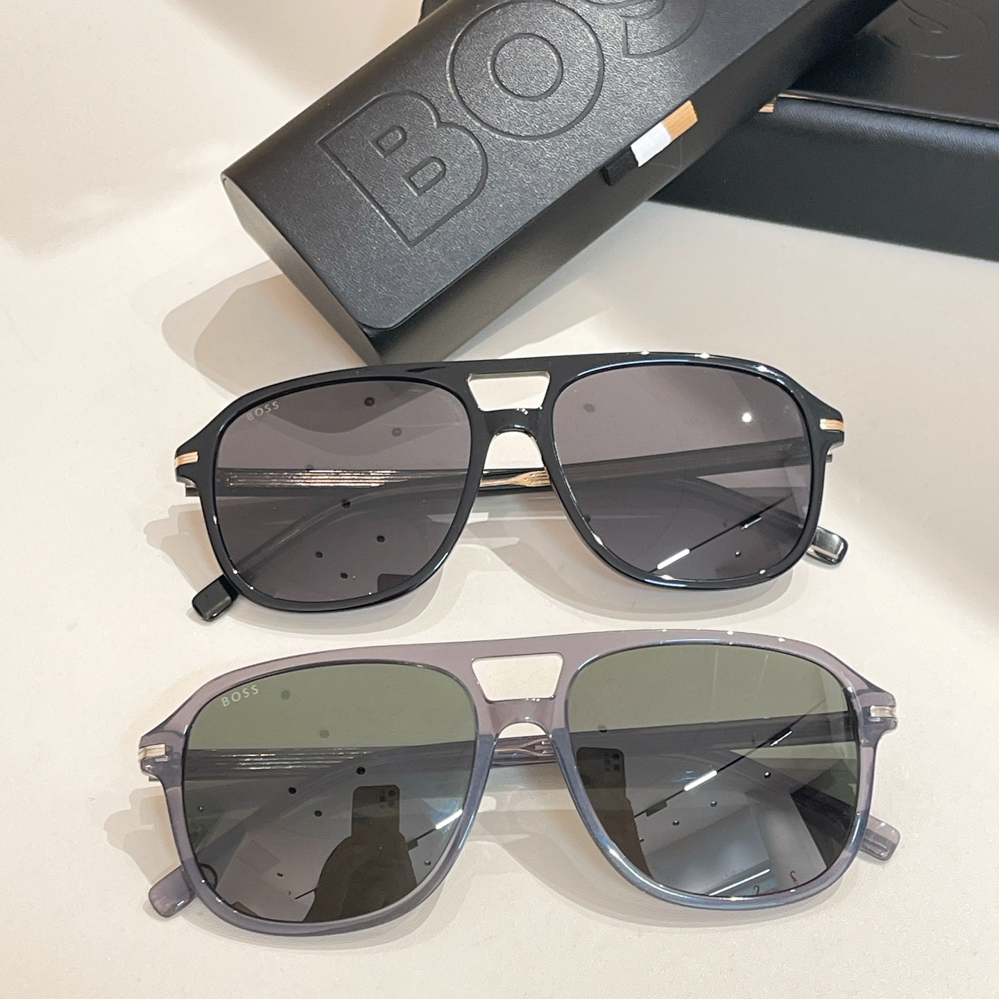 BOSS✨✨✨MODEL 1751✨✨✨SIZE 145✨✨✨