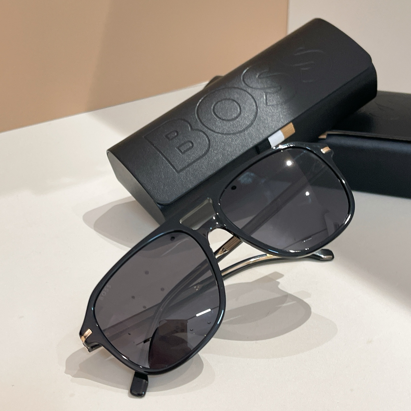 BOSS✨✨✨MODEL 1751✨✨✨SIZE 145✨✨✨