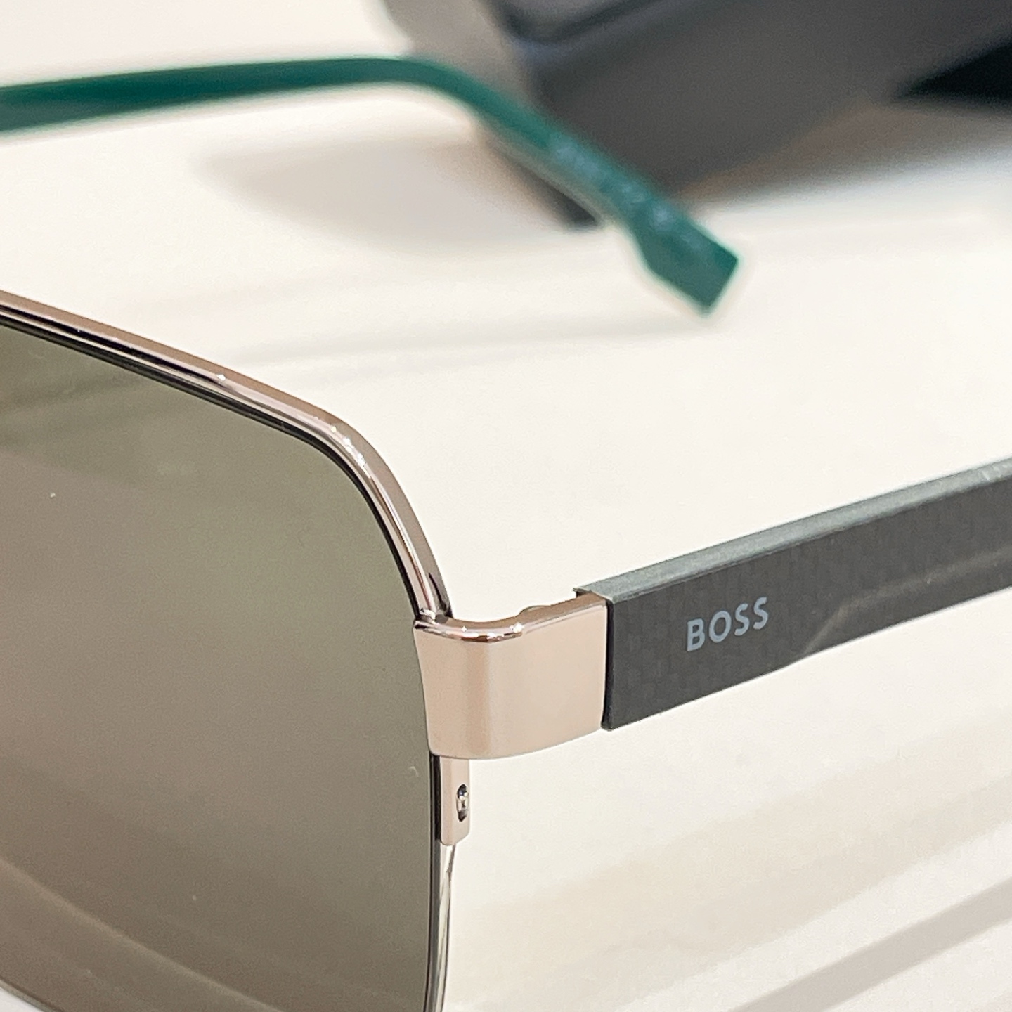 BOSS 1767 Aviator Sunglasses with Gold Frame and Gradient Purple Lenses 18 i1755948727786 8038 0 4