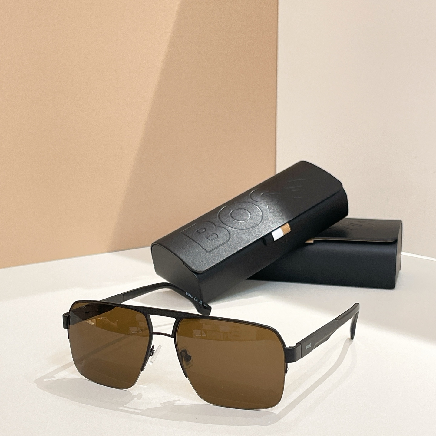 BOSS 1767 Aviator Sunglasses with Gold Frame and Gradient Purple Lenses 16 i1755948729261 3318 0 2