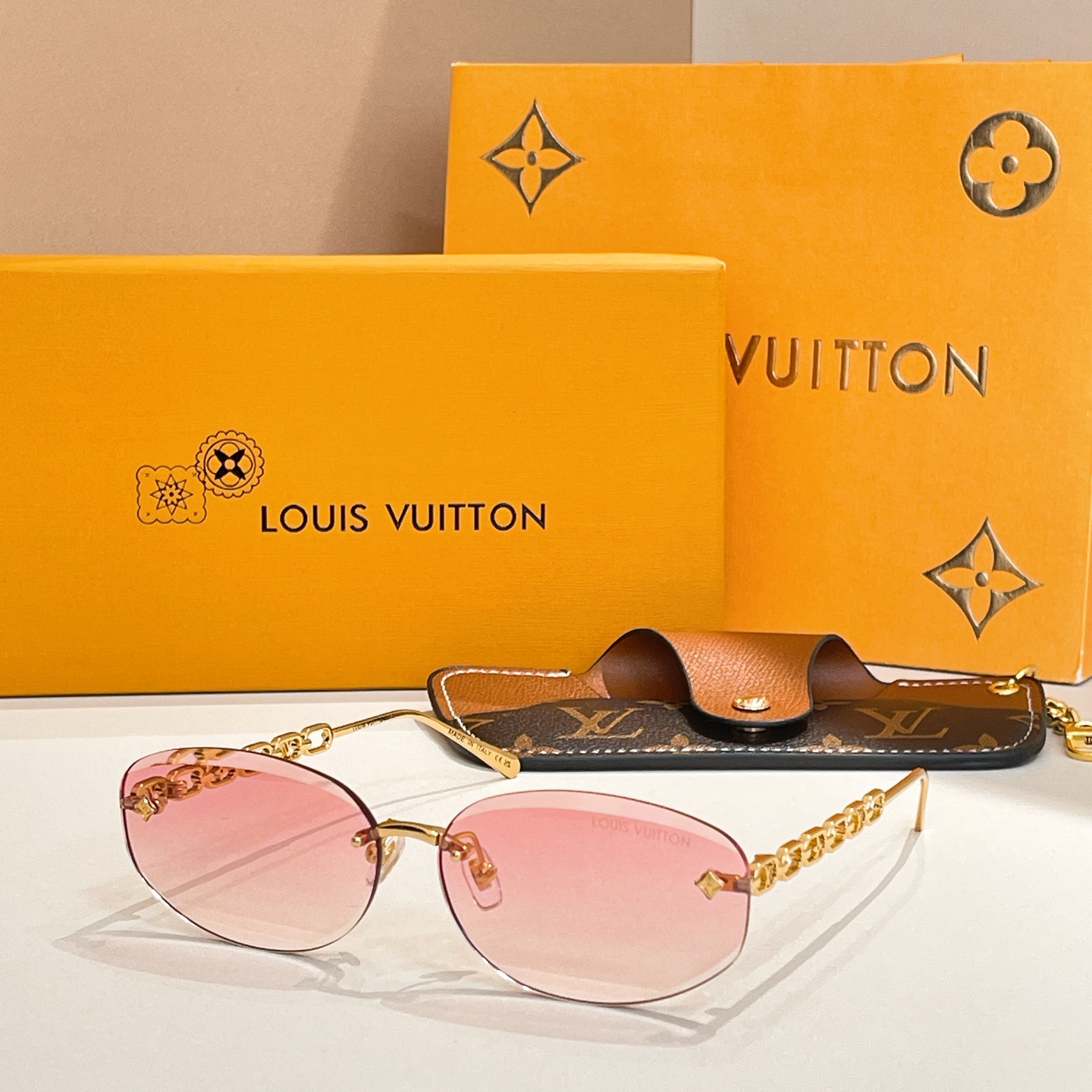 Louis Vuitton Z3016U Sunglasses, Gold Frame with Chain Detail - 6413-135 2 i1756032856963 1738 0 1