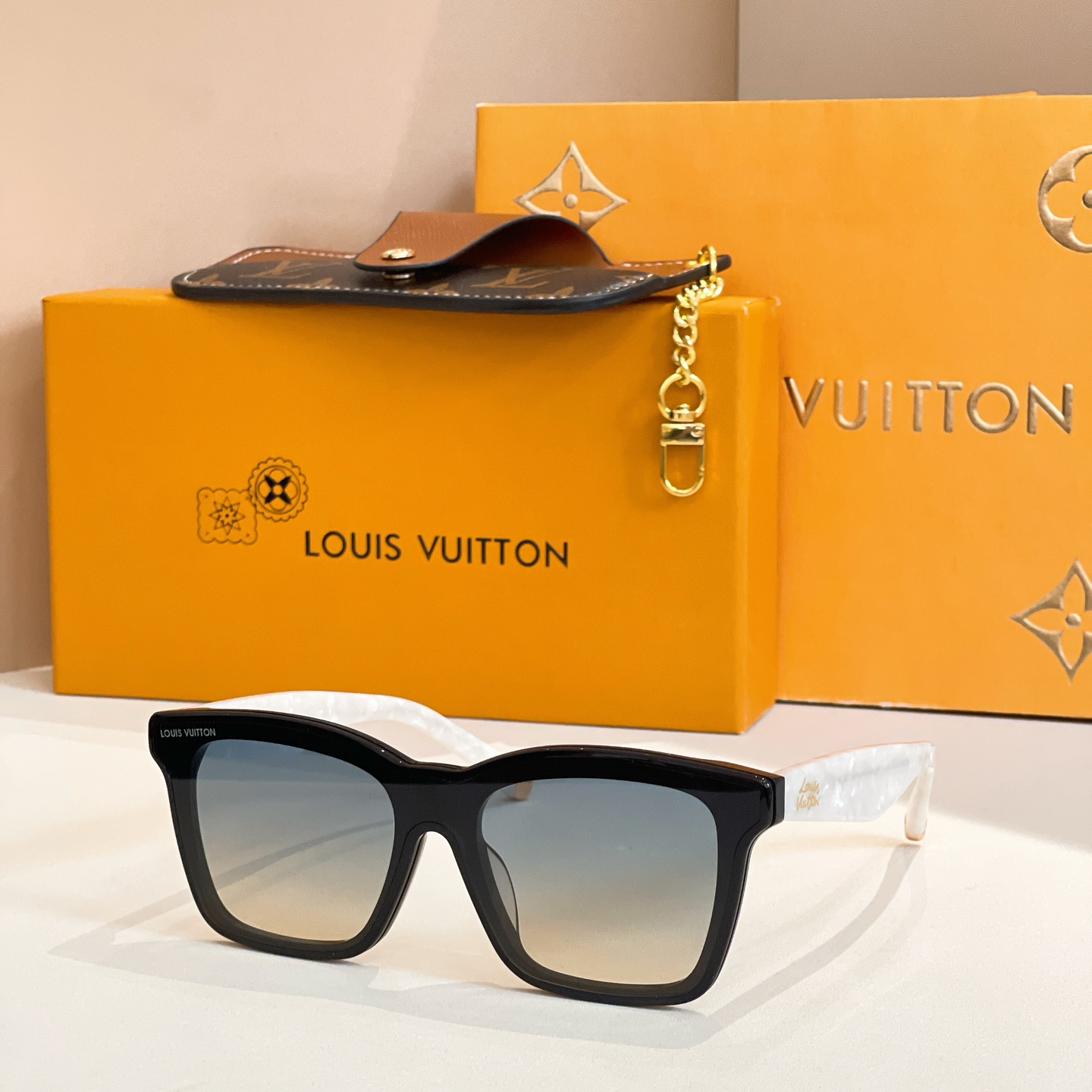 Louis Vuitton LOUIS VUITTO*太阳眼镜