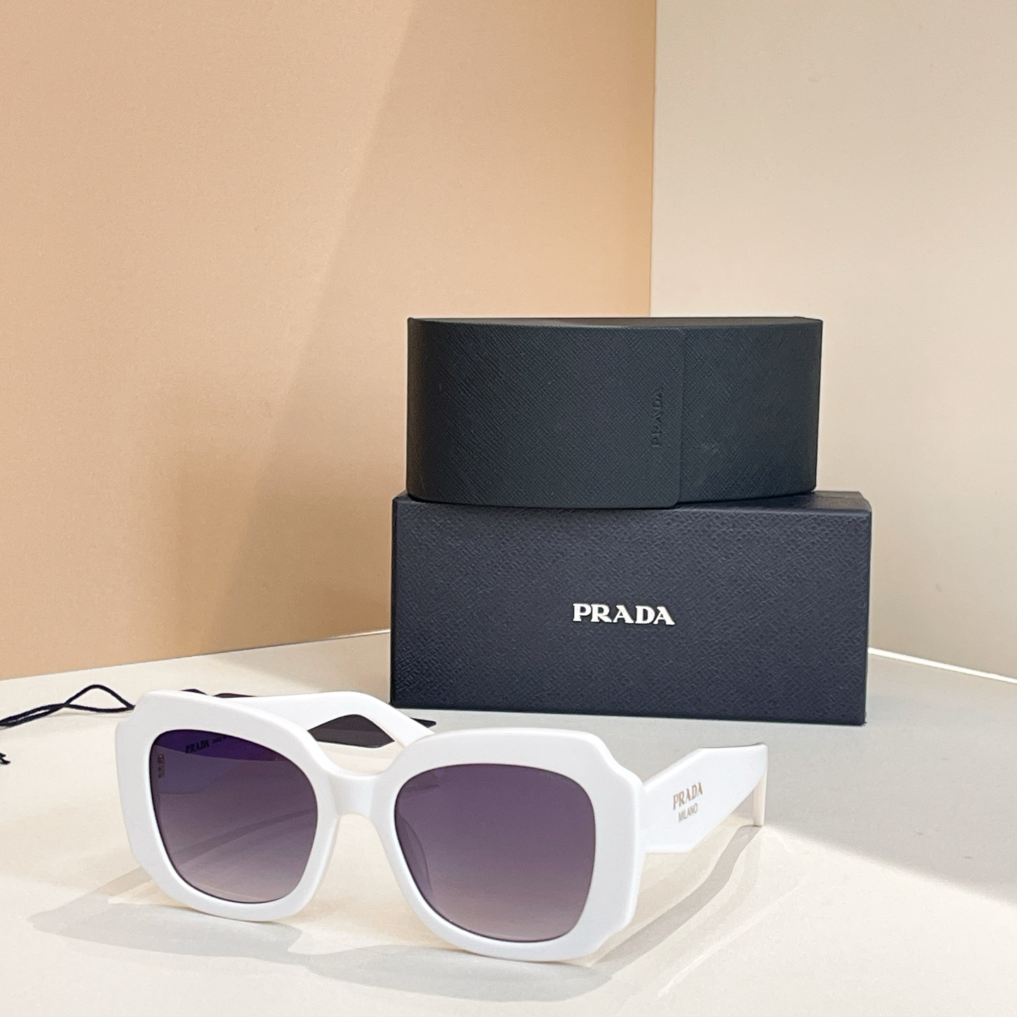 PRADA✨✨✨MODEL：SPR 16Y✨✨✨SIZE：51口21-145✨✨✨