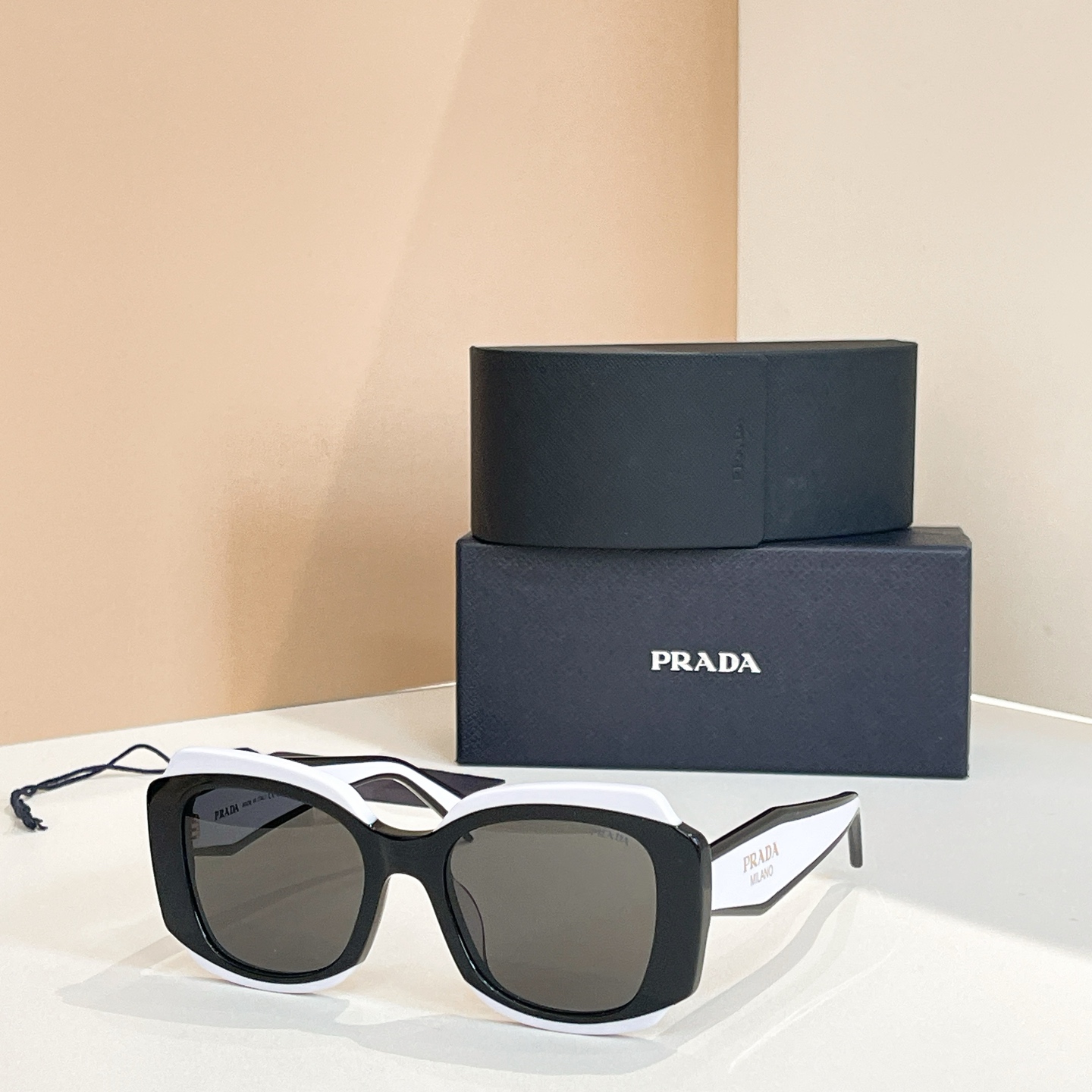 PRADA✨✨✨MODEL：SPR 16Y✨✨✨SIZE：51口21-145✨✨✨