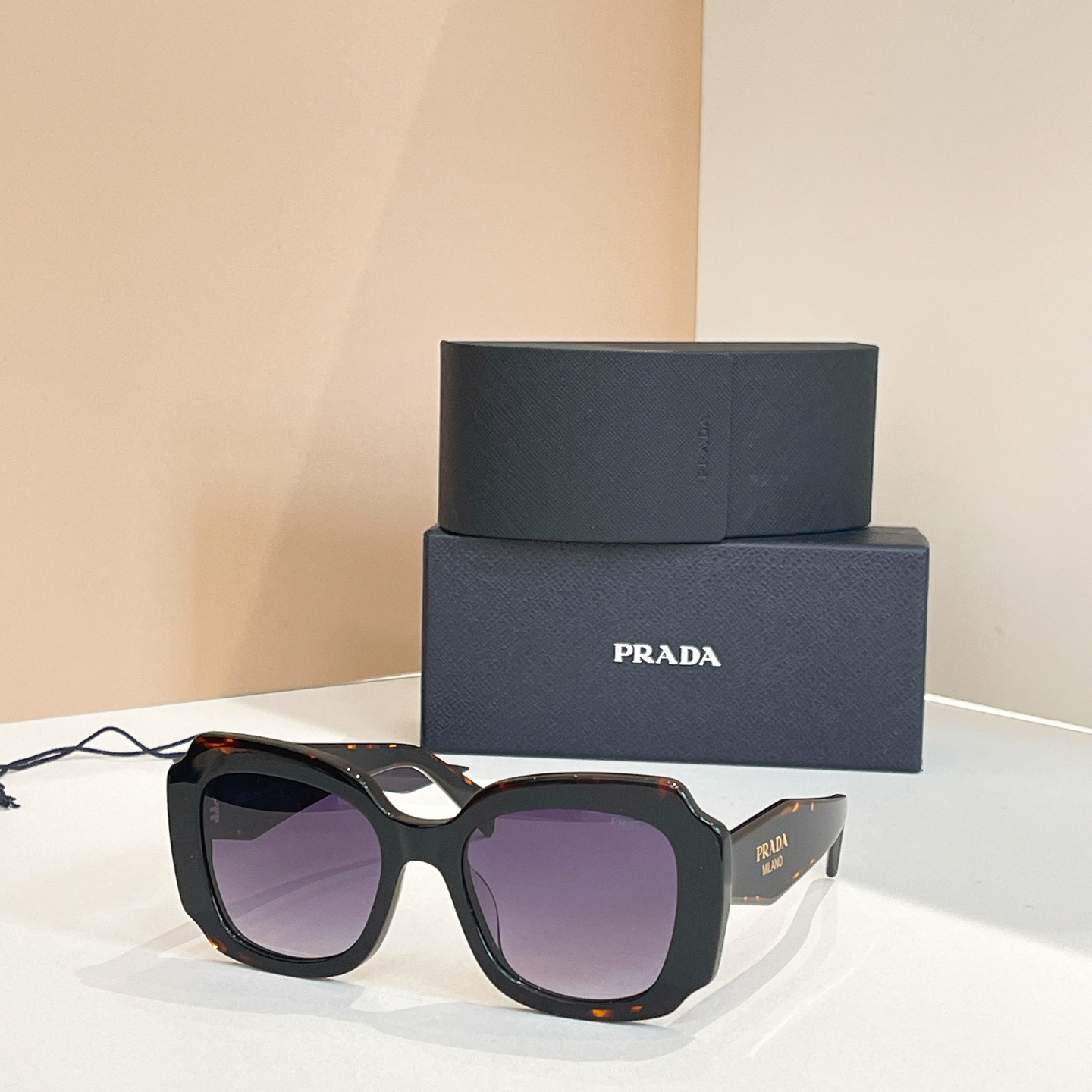 PRADA✨✨✨MODEL：SPR 16Y✨✨✨SIZE：51口21-145✨✨✨