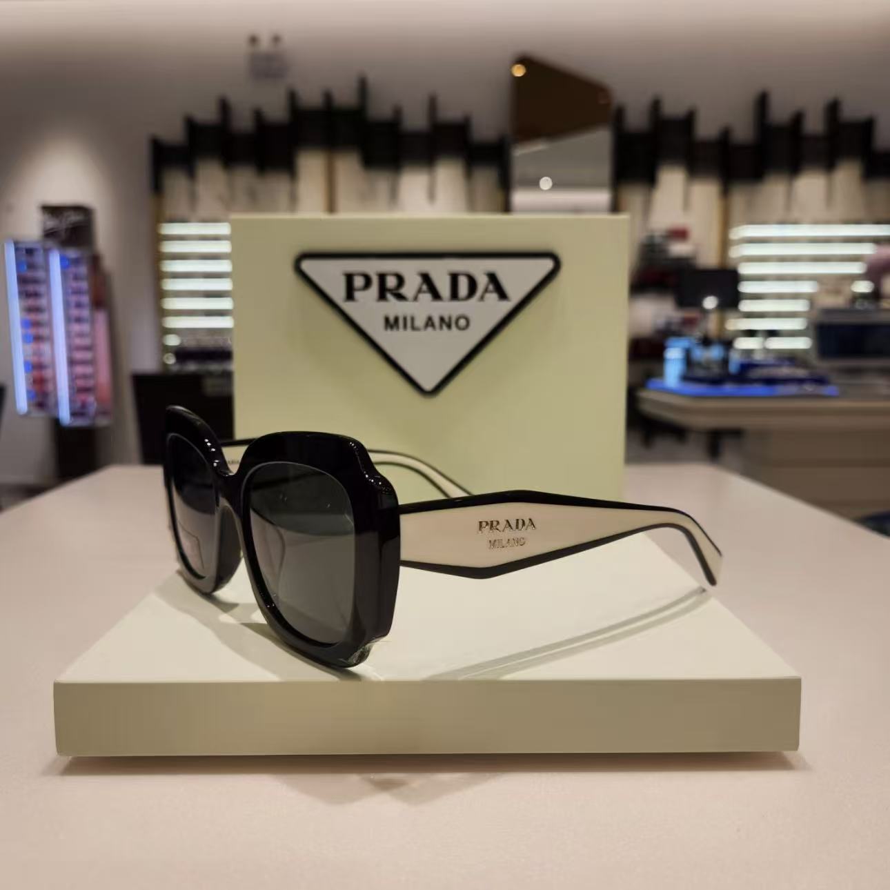 PRADA✨✨✨MODEL：SPR 16Y✨✨✨SIZE：51口21-145✨✨✨