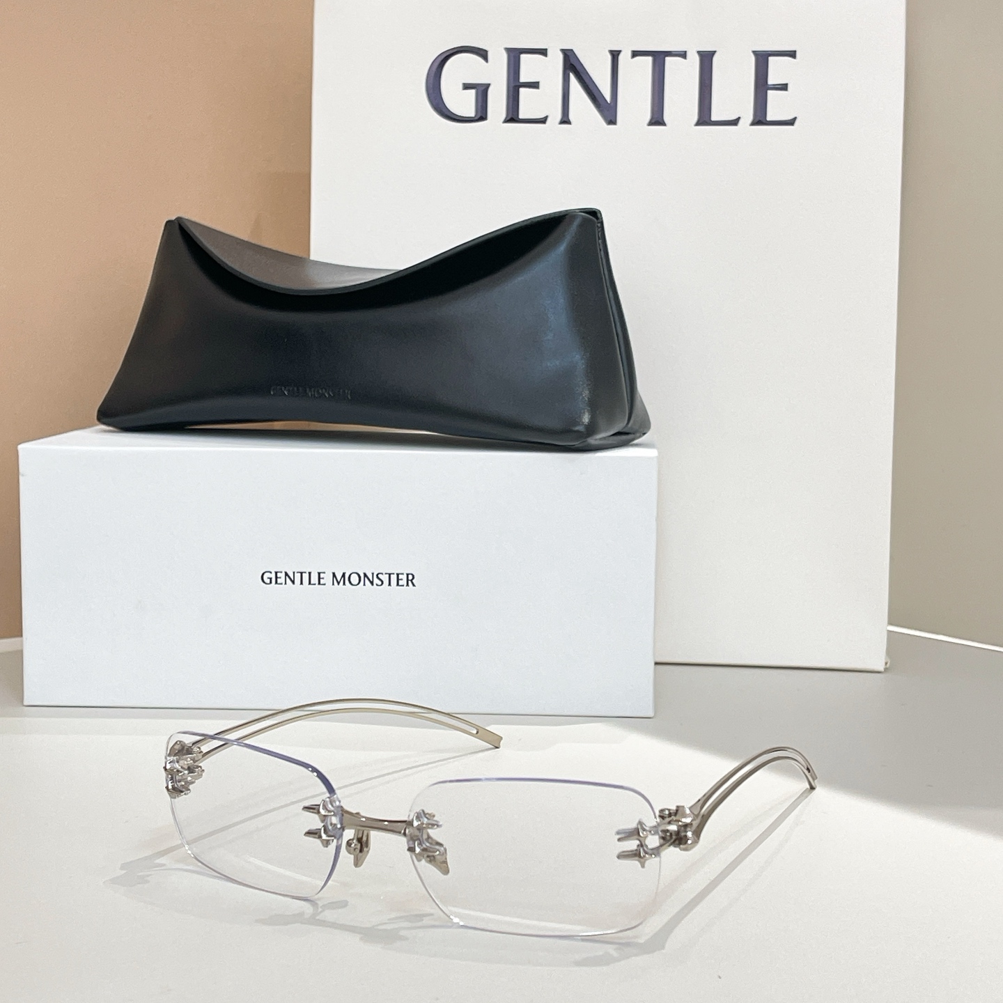 GENTLE MONSTE*🐼🐼🐼MODEL：TEIRA🐼🐼🐼SIZE：59口17-135🐼🐼🐼