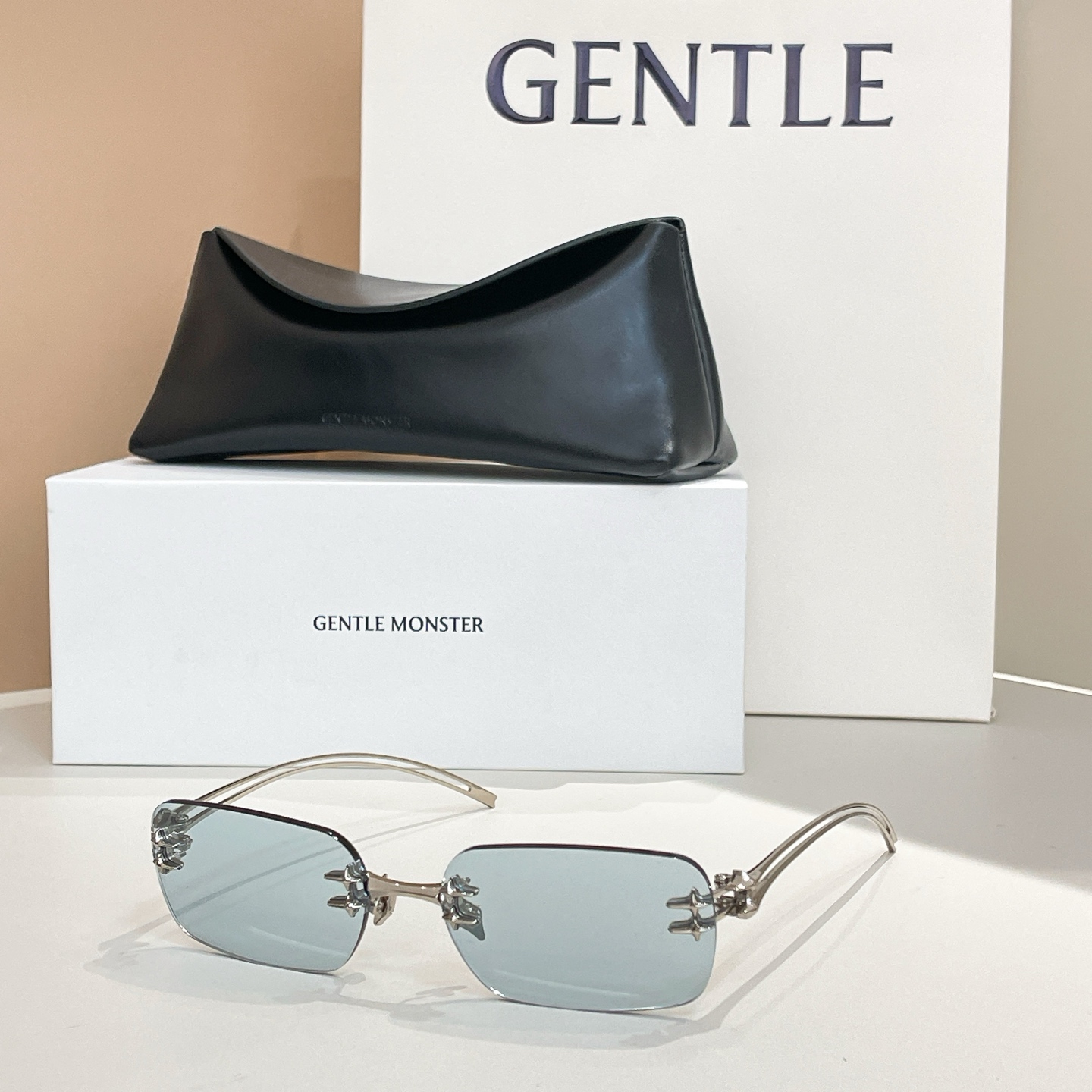 GENTLE MONSTE*🐼🐼🐼MODEL：TEIRA🐼🐼🐼SIZE：59口17-135🐼🐼🐼