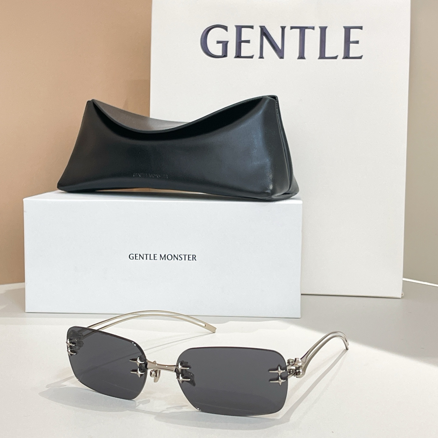 GENTLE MONSTE*🐼🐼🐼MODEL：TEIRA🐼🐼🐼SIZE：59口17-135🐼🐼🐼