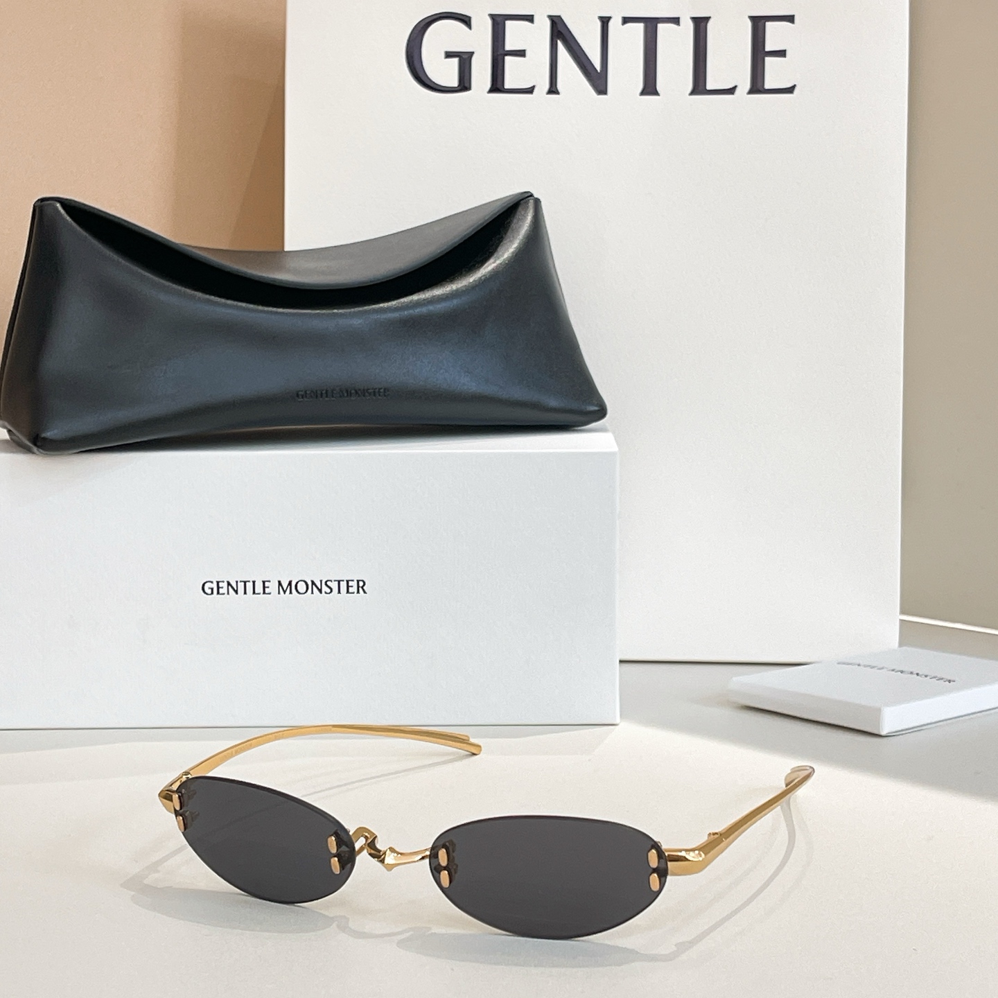 GENTLE MONSTE*🐼🐼🐼MODEL：FURI 🐼🐼🐼SIZE：57口19-135🐼🐼🐼钛～