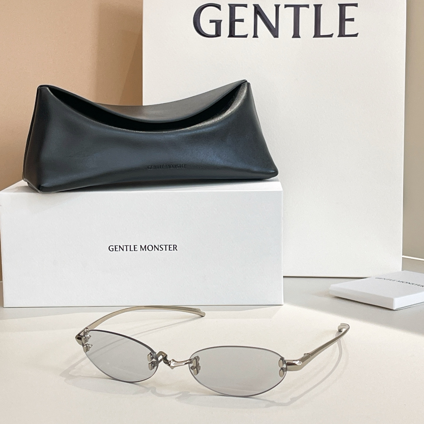 GENTLE MONSTE*🐼🐼🐼MODEL：FURI 🐼🐼🐼SIZE：57口19-135🐼🐼🐼钛～