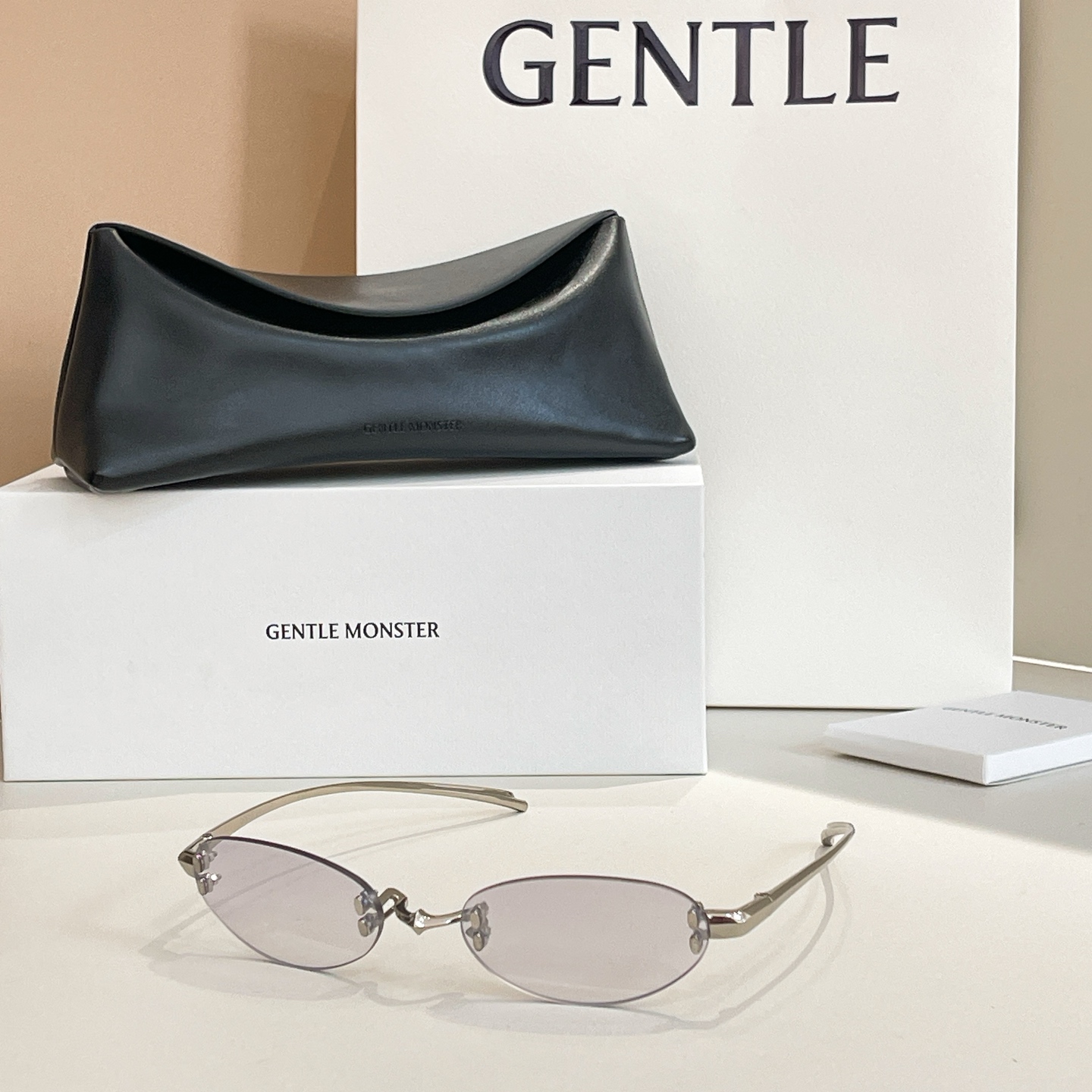 GENTLE MONSTE*🐼🐼🐼MODEL：FURI 🐼🐼🐼SIZE：57口19-135🐼🐼🐼钛～