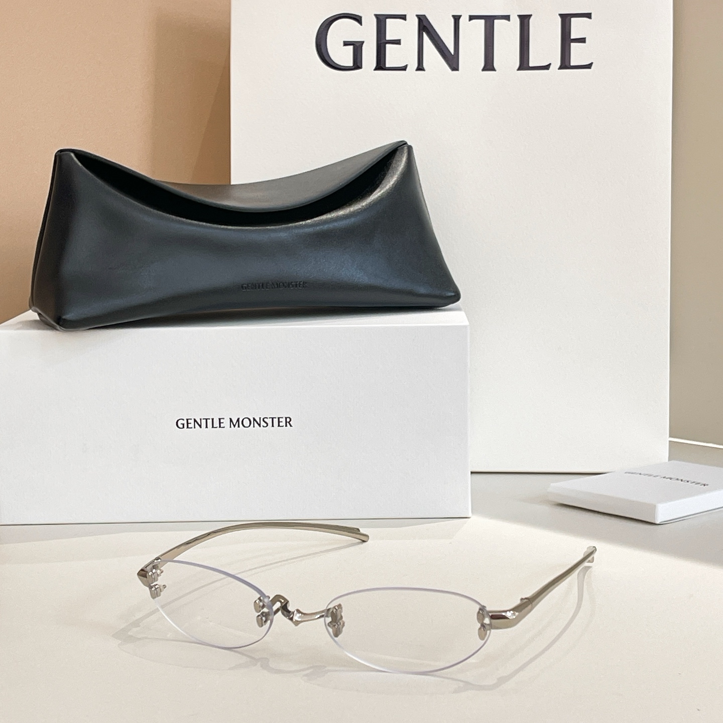 GENTLE MONSTE*🐼🐼🐼MODEL：FURI 🐼🐼🐼SIZE：57口19-135🐼🐼🐼钛～