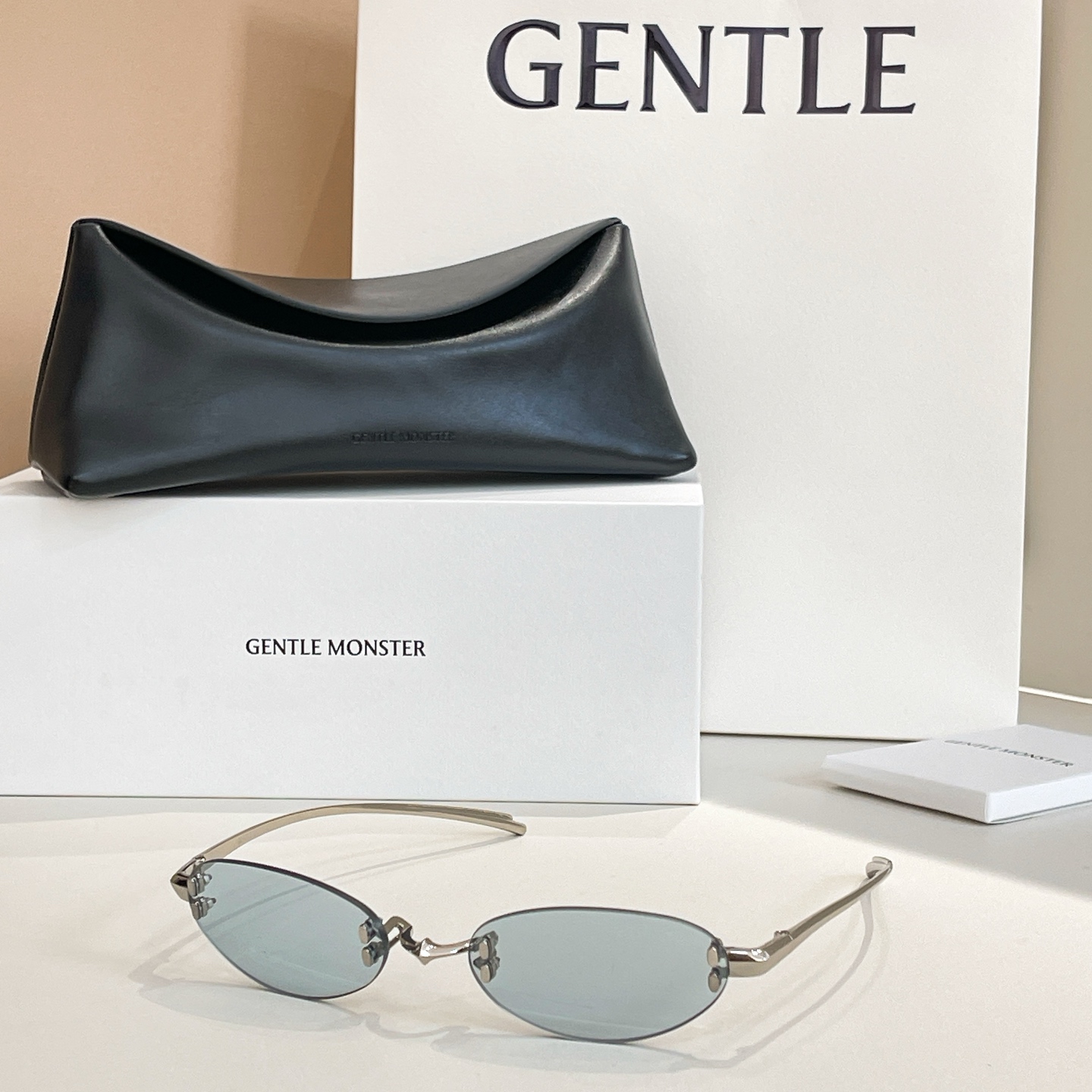 GENTLE MONSTE*🐼🐼🐼MODEL：FURI 🐼🐼🐼SIZE：57口19-135🐼🐼🐼钛～