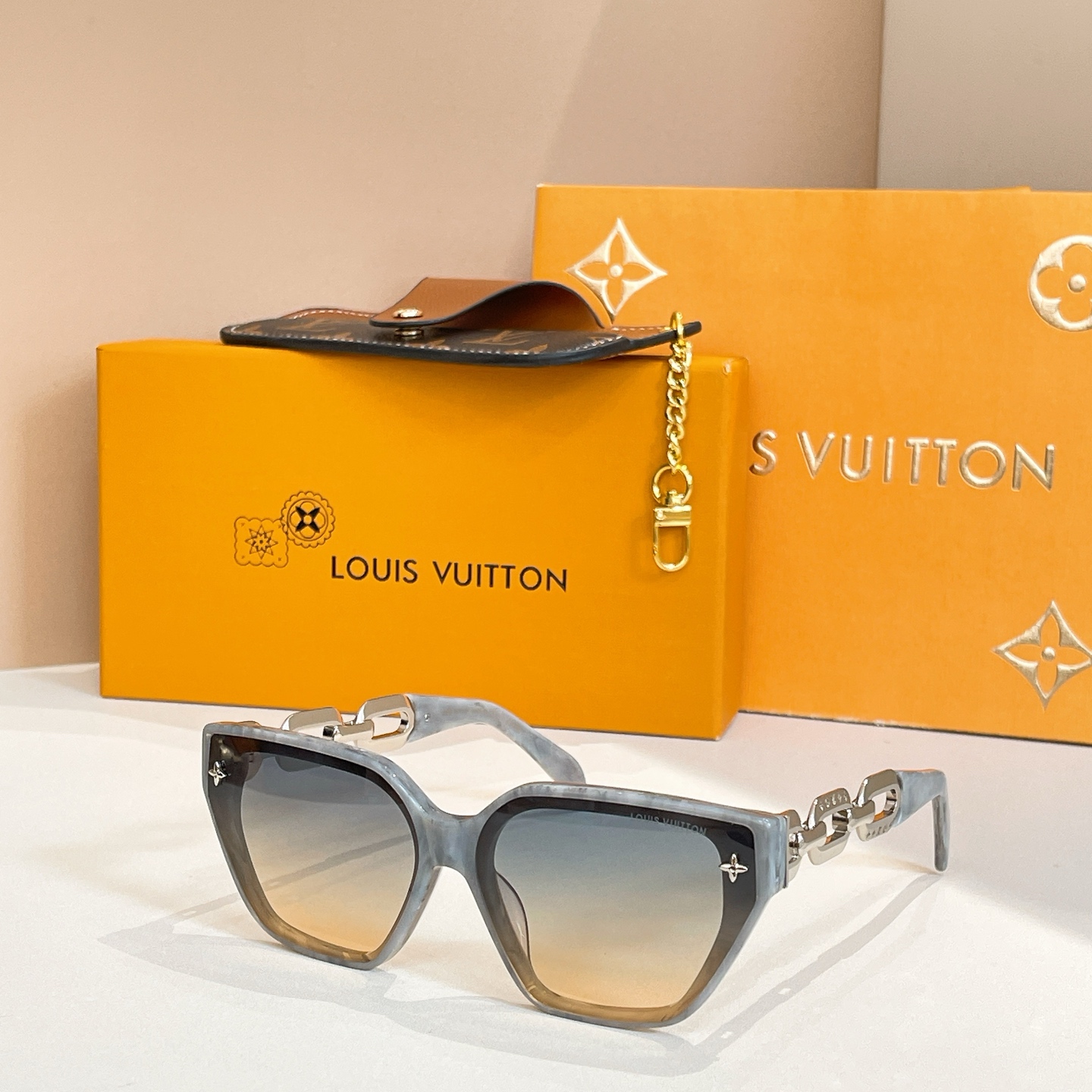 LOUIS VUITTO*🍁🍁🍁MODEL：Z2050U🍁🍁🍁SIZE：55口19-148🍁🍁🍁