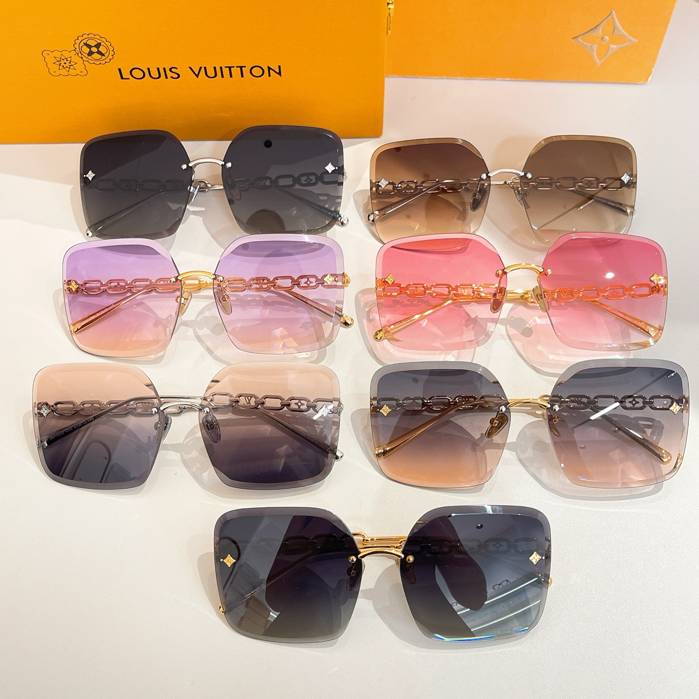 LOUIS VUITTO* MODEL: Z2162U SIZE: 61口15-140