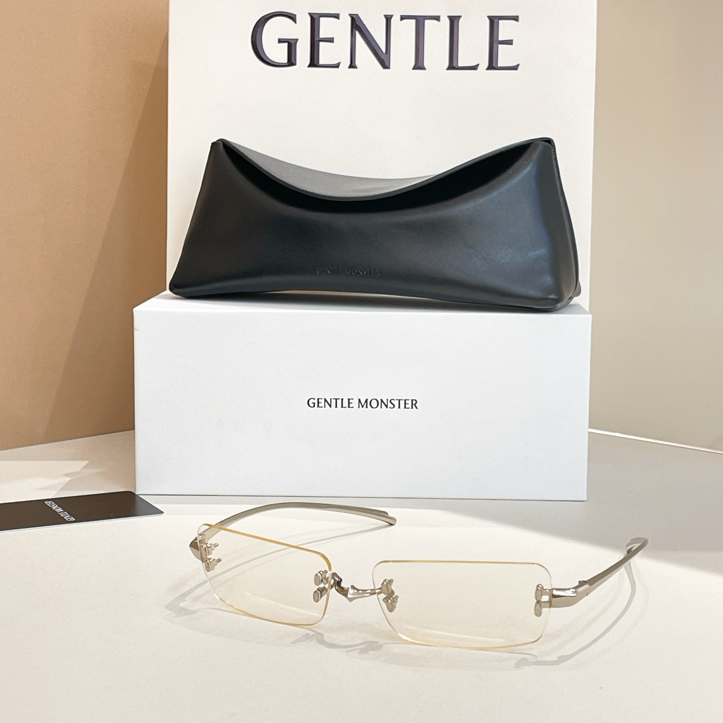 GENTLE MONSTE*🐼🐼🐼MODEL：PARANOYD 🐼🐼🐼SIZE：61口16-135🐼🐼🐼