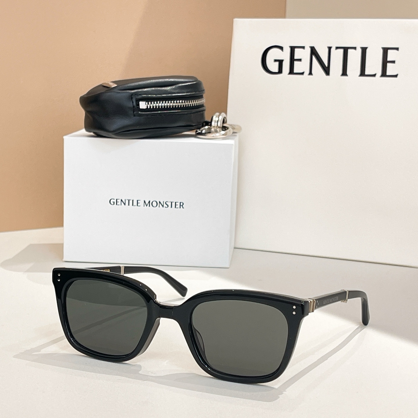 GENTLE MONSTE*🐼🐼🐼MODEL：MATINY🐼🐼🐼SIZE：52口22-133🐼🐼🐼原版开