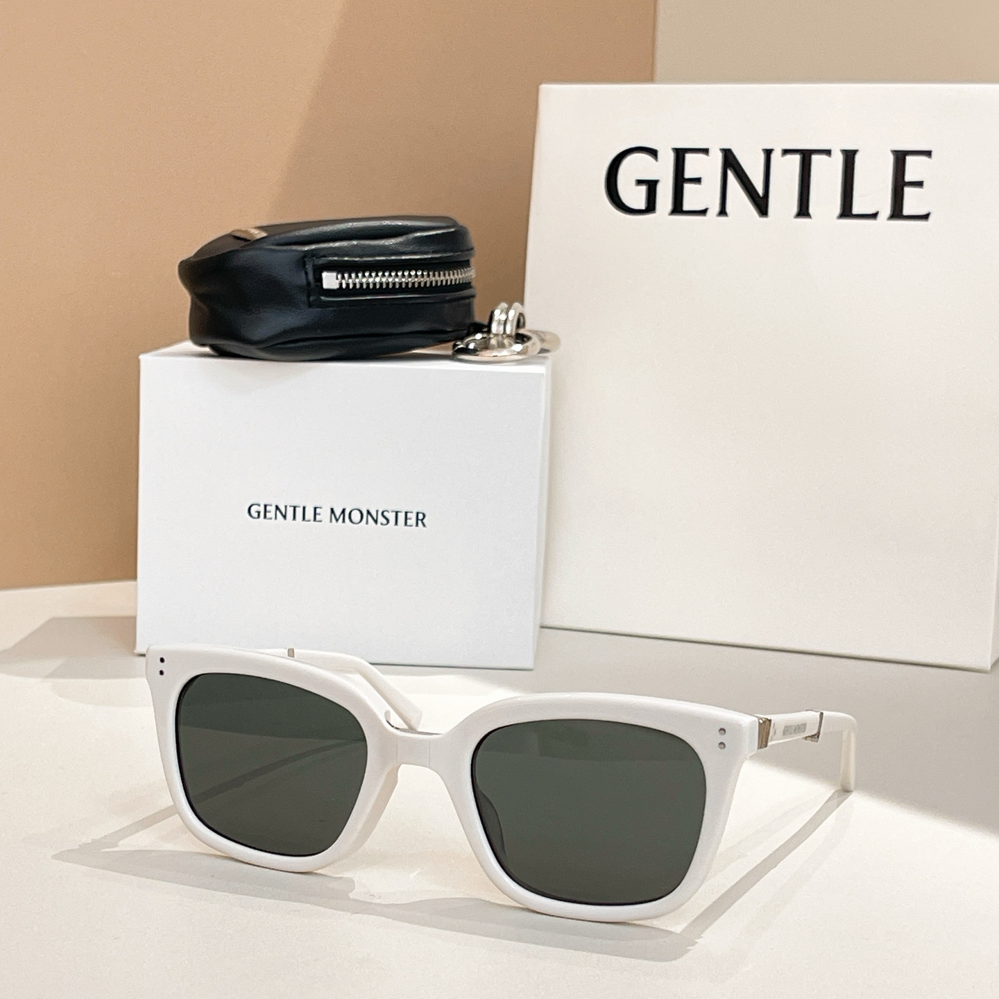 GENTLE MONSTE*🐼🐼🐼MODEL：MATINY🐼🐼🐼SIZE：52口22-133🐼🐼🐼原版开