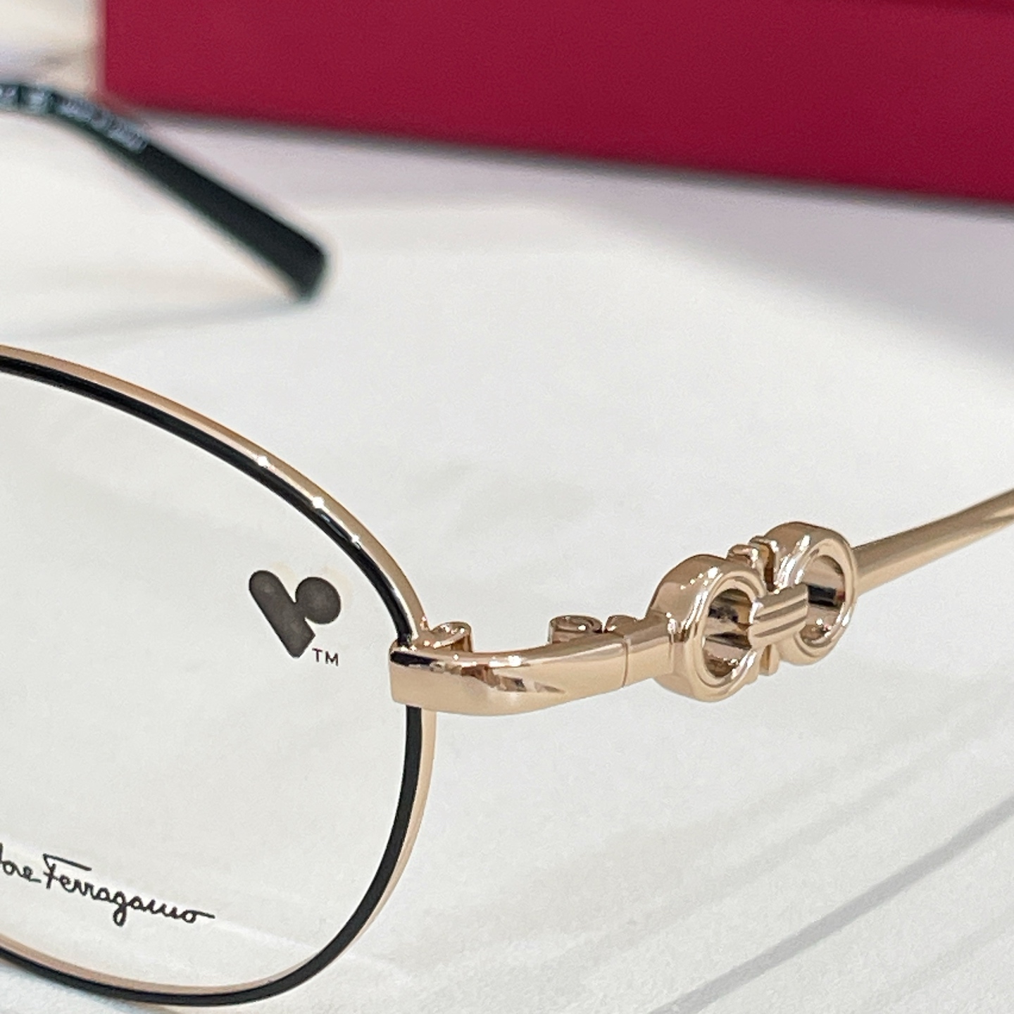 Salvatore ferragam* 菲*拉格慕 💚💚MODEL：SF2575LB💚💚💚SIZE：53