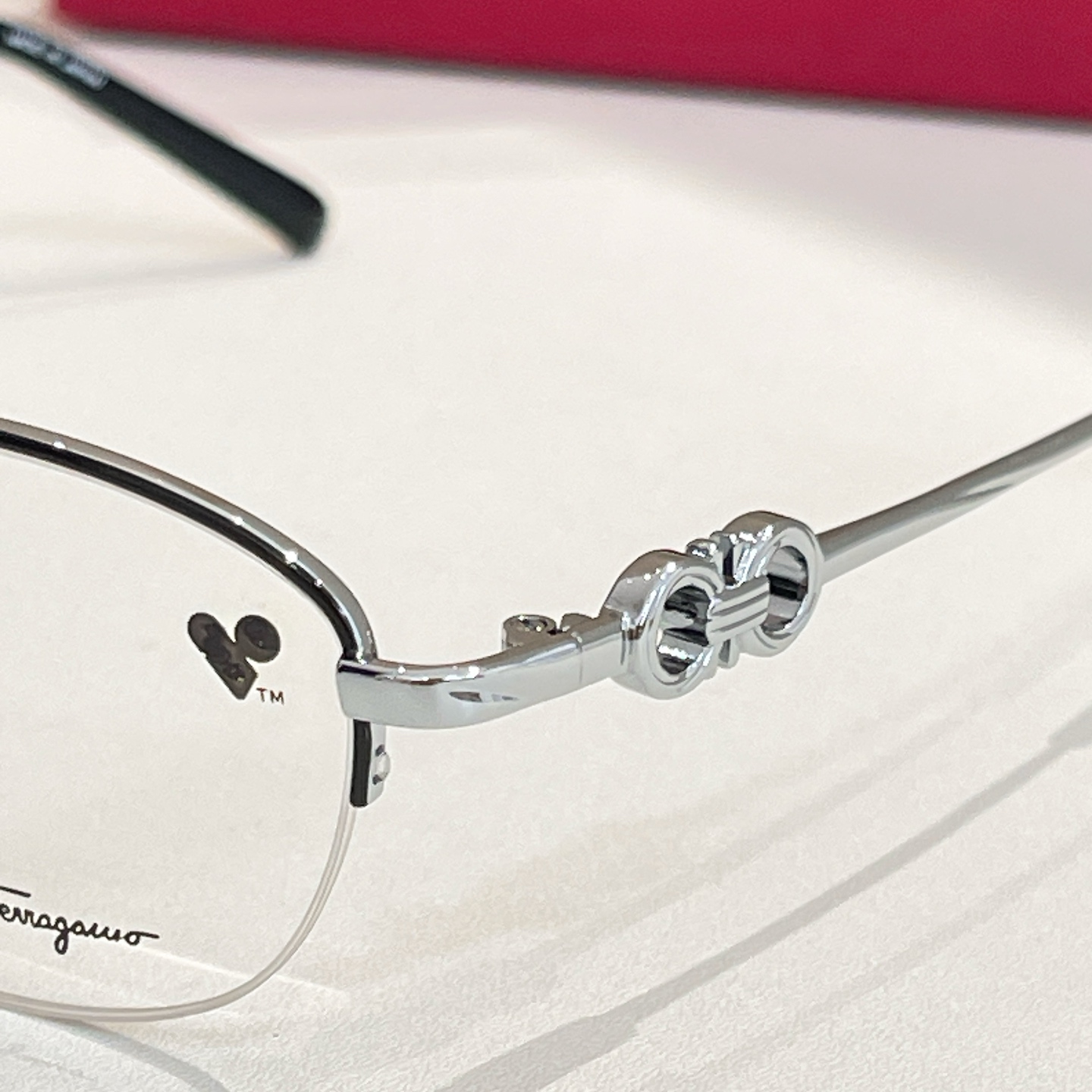 Salvatore ferragam* 菲*拉格慕 💚💚MODEL：SF2576LB💚💚💚SIZE：53