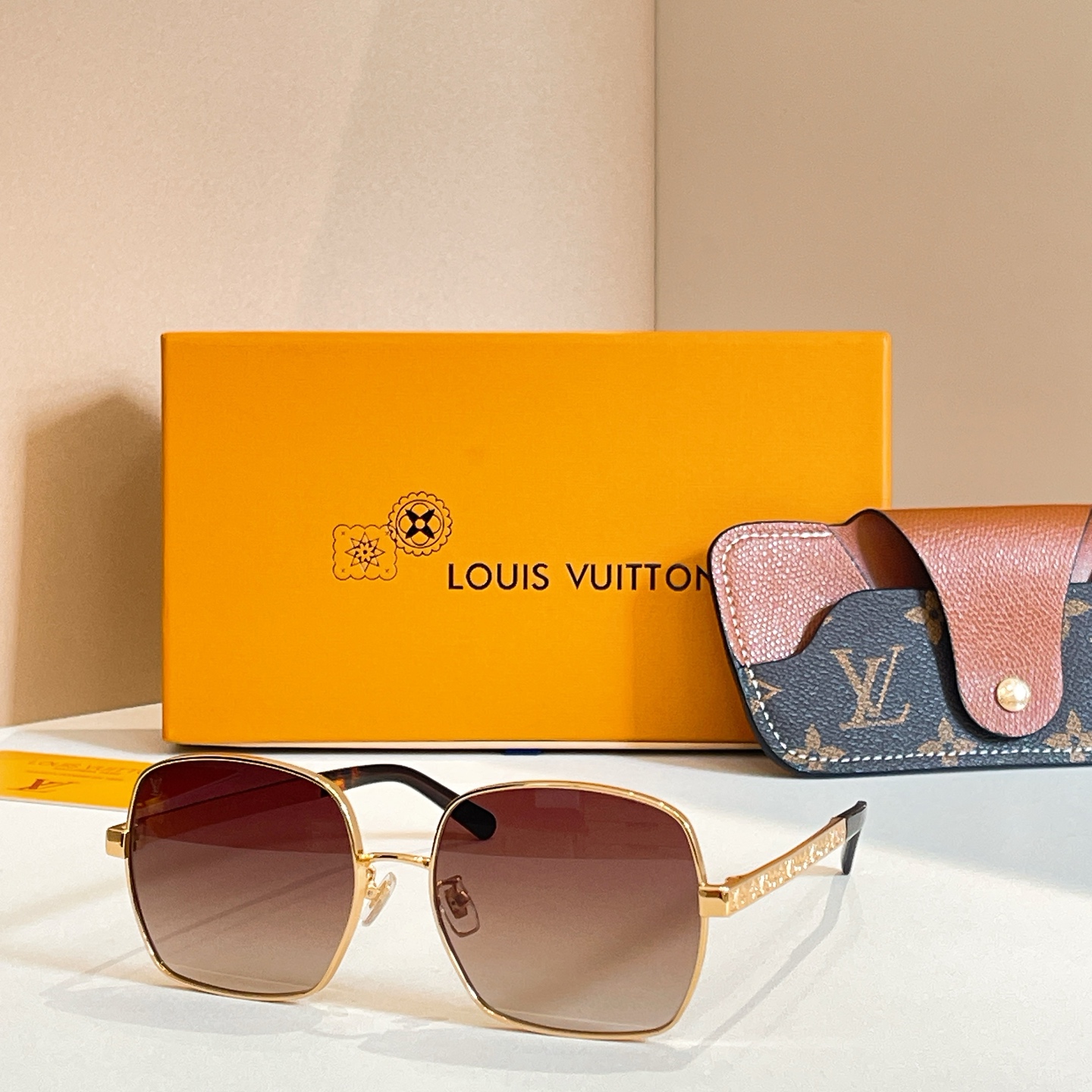 LOUIS VUITTO*🌟🌟🌟MODEL：Z2955U🌟🌟🌟SIZE：57口18-145🌟🌟🌟