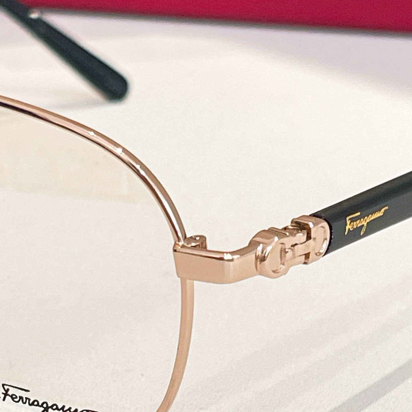 Salvatore ferragam* 菲*拉格慕 💚💚MODEL：SF2184 💚💚💚SIZE：56口