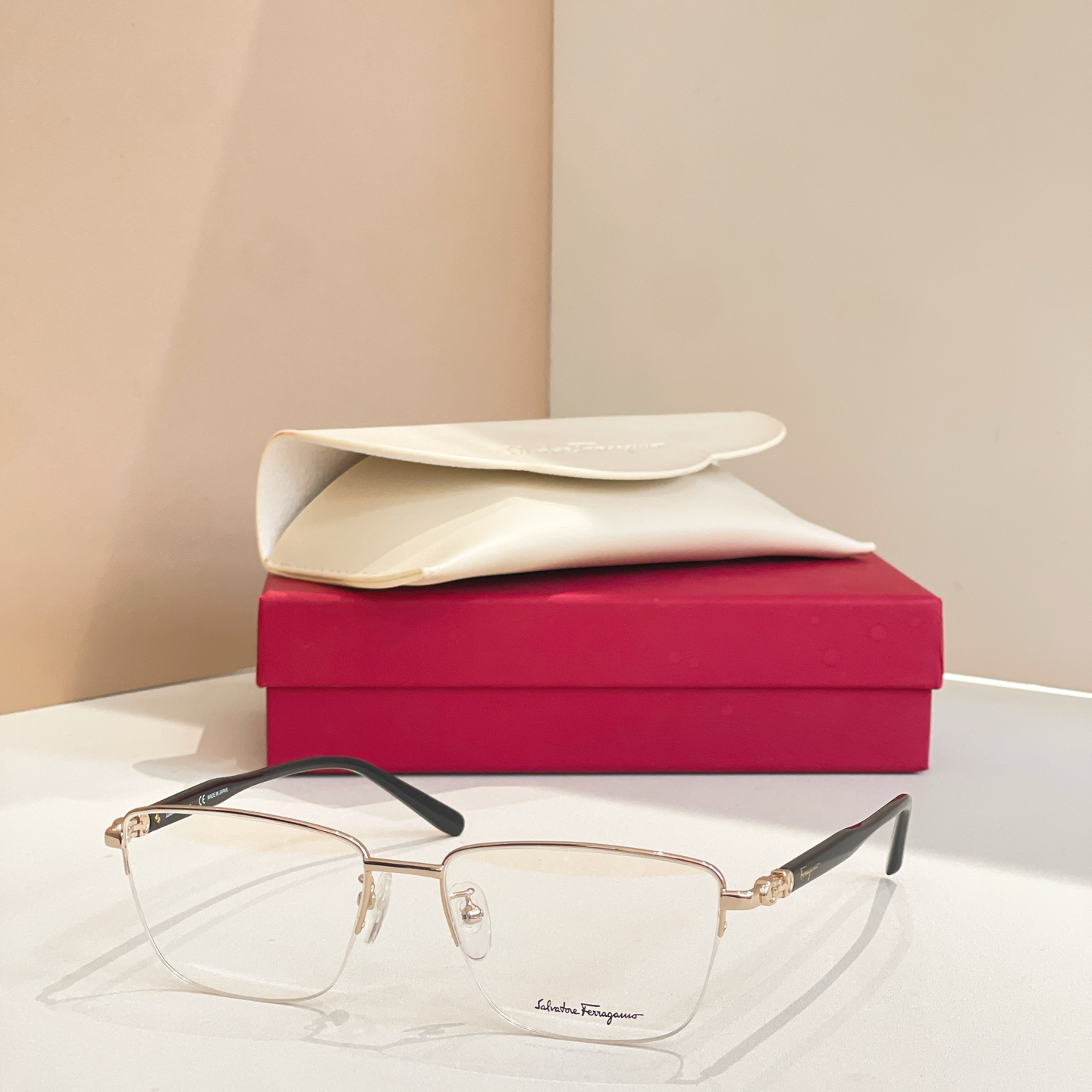 Salvatore ferragam* 菲*拉格慕 💚💚MODEL：SF2546A 💚💚💚SIZE：55