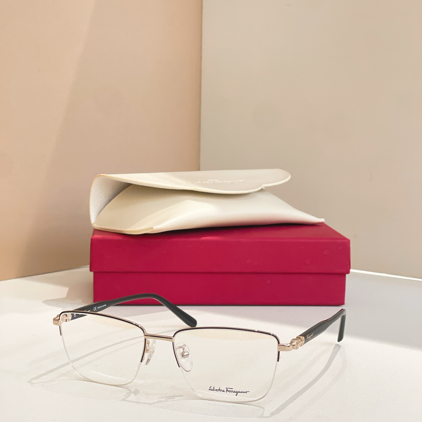 Salvatore ferragam* 菲*拉格慕 💚💚MODEL：SF2546A 💚💚💚SIZE：55