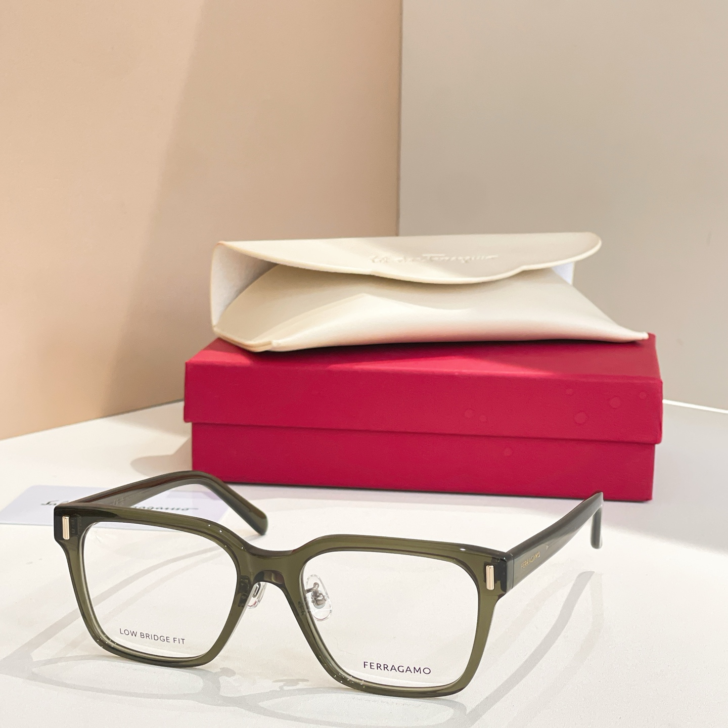 Salvatore ferragam* 菲*拉格慕 💚💚MODEL：SF3019LB 💚💚💚SIZE：5