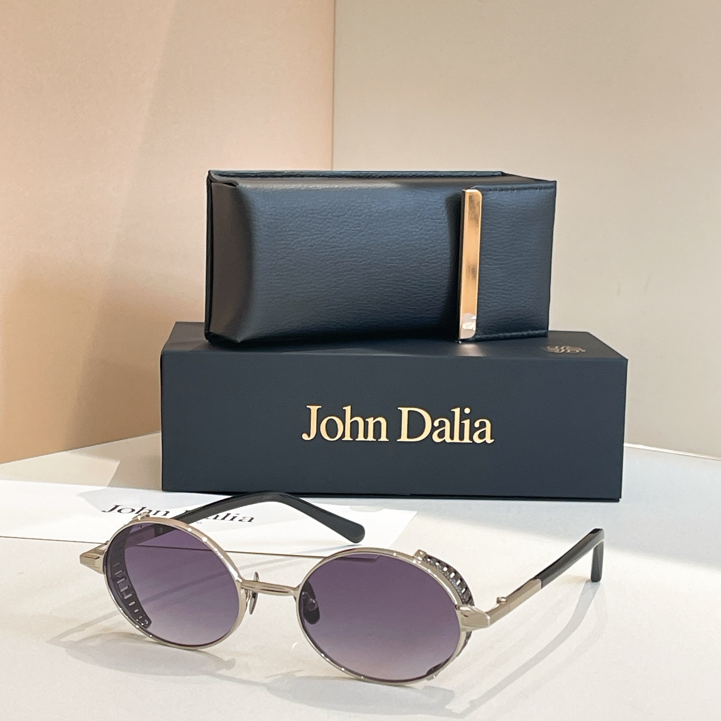 John Daila🌟🌟🌟MODEL: STEVE🌟🌟🌟SIZE: 51口22-145🌟🌟🌟配送盒子～～