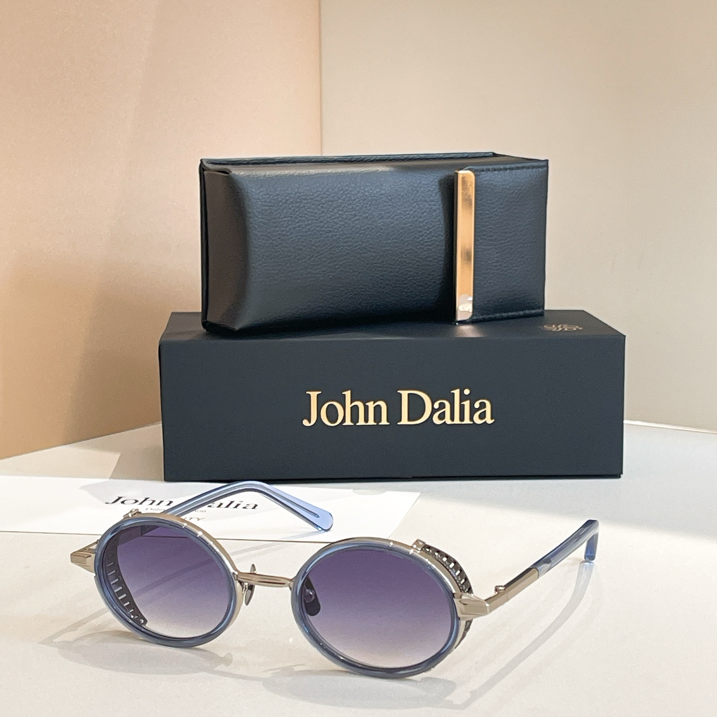 John Daila🌟🌟🌟MODEL: STEVE🌟🌟🌟SIZE: 51口22-145🌟🌟🌟配送盒子～～