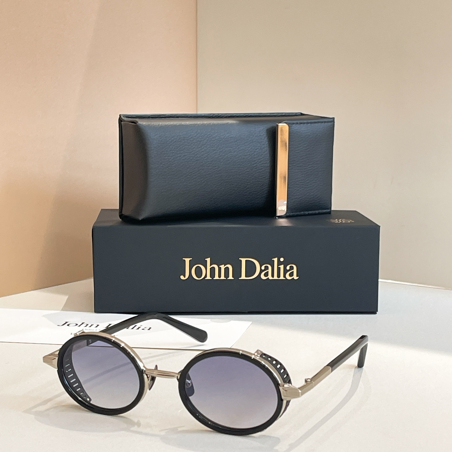 John Daila🌟🌟🌟MODEL: STEVE🌟🌟🌟SIZE: 51口22-145🌟🌟🌟配送盒子～～