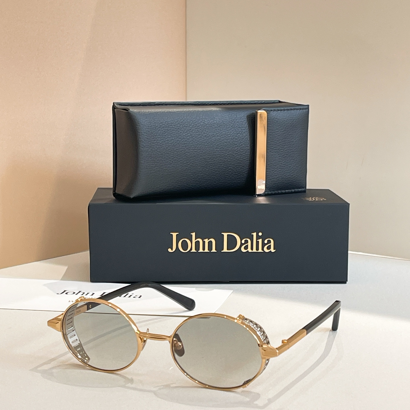 John Daila🌟🌟🌟MODEL: STEVE🌟🌟🌟SIZE: 51口22-145🌟🌟🌟配送盒子～～