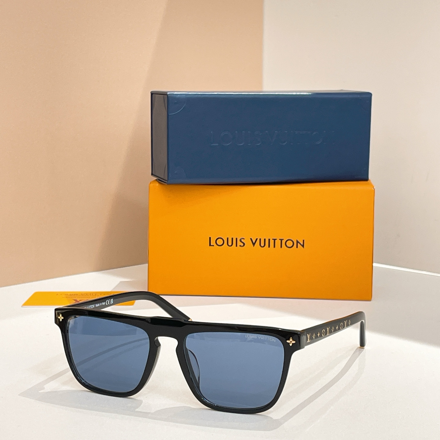 LOUIS VUITTO* MODELO: Z2989U TALLA: 55口19-145🉐145