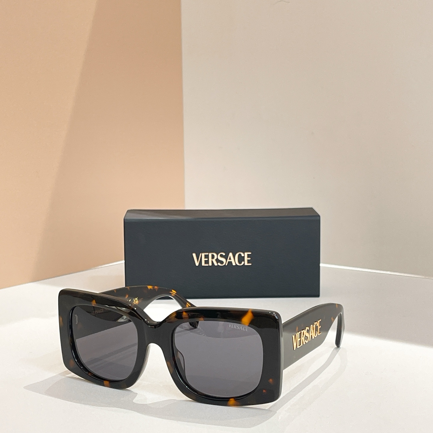 VERSAC* MODELO: VE4496U TALLA: 54口21-140🉐155