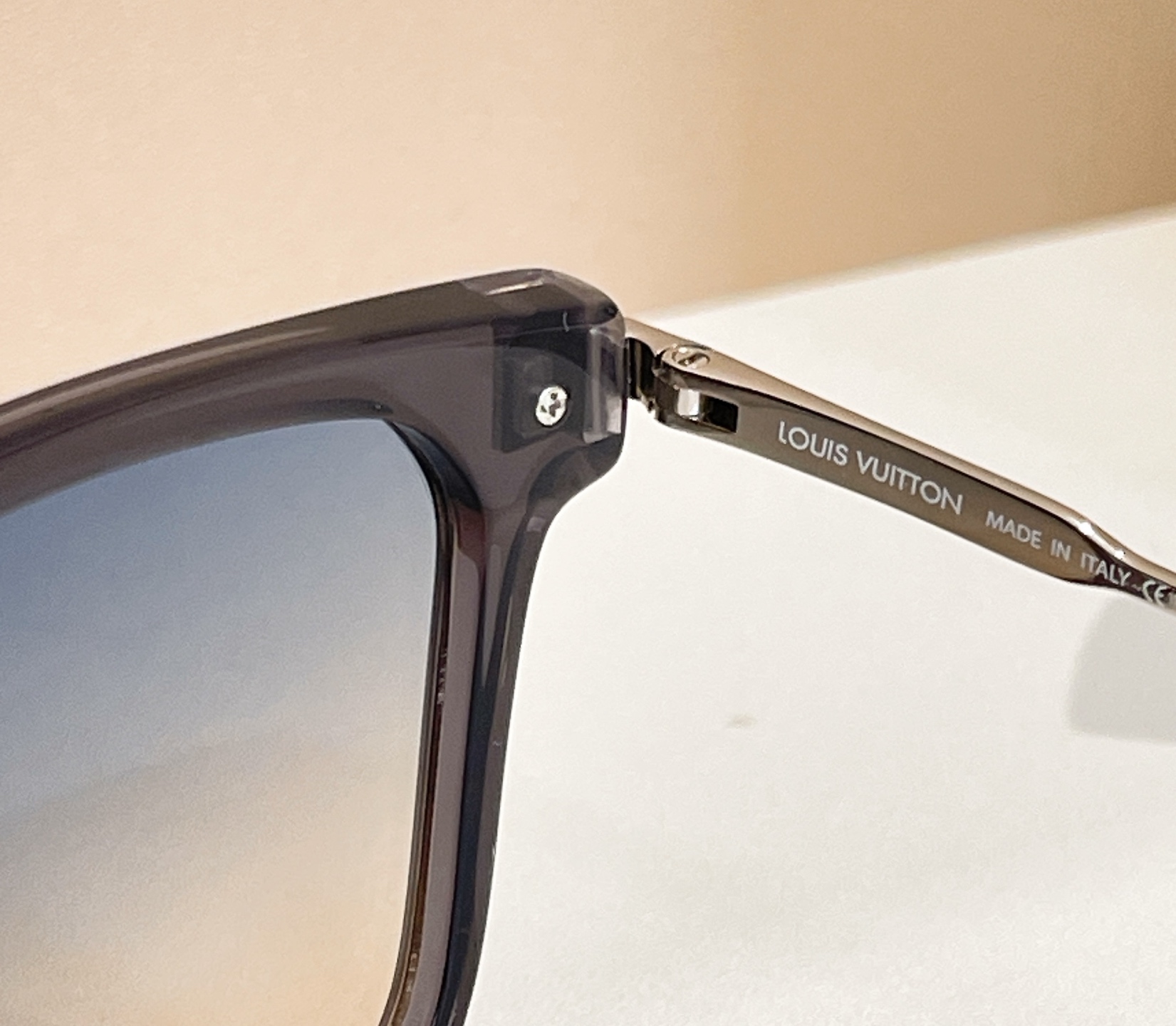 LOUIS VUITTO*🌟🌟🌟MODEL：Z2692U🌟🌟🌟SIZE：56口17-145🌟🌟🌟