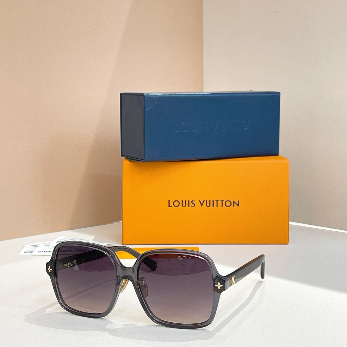 LOUIS VUITTON✨✨✨MODEL：Z3044E✨✨✨ SIZE：56口16-145✨✨刘亦菲同