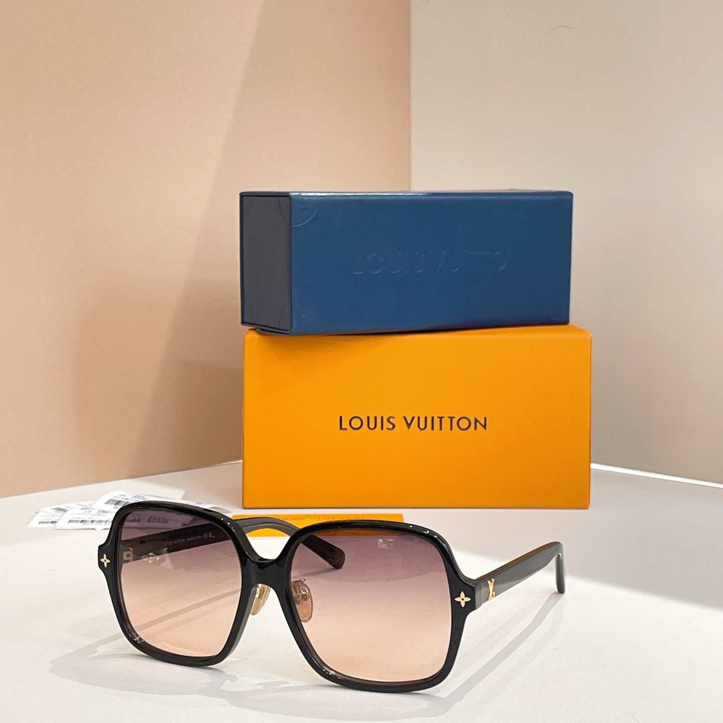 LOUIS VUITTON✨✨✨MODEL：Z3044E✨✨✨ SIZE：56口16-145✨✨刘亦菲同