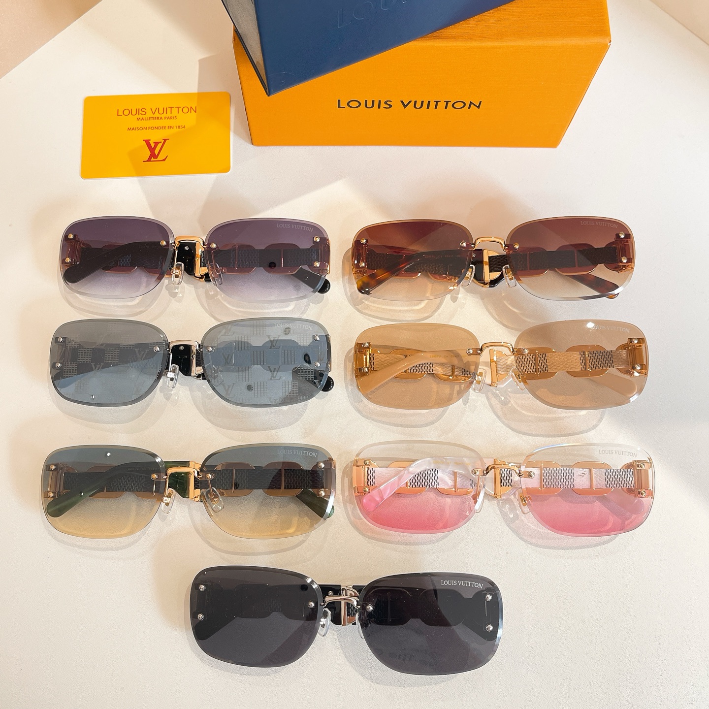 LOUIS VUITTON MODEL：Z2057U